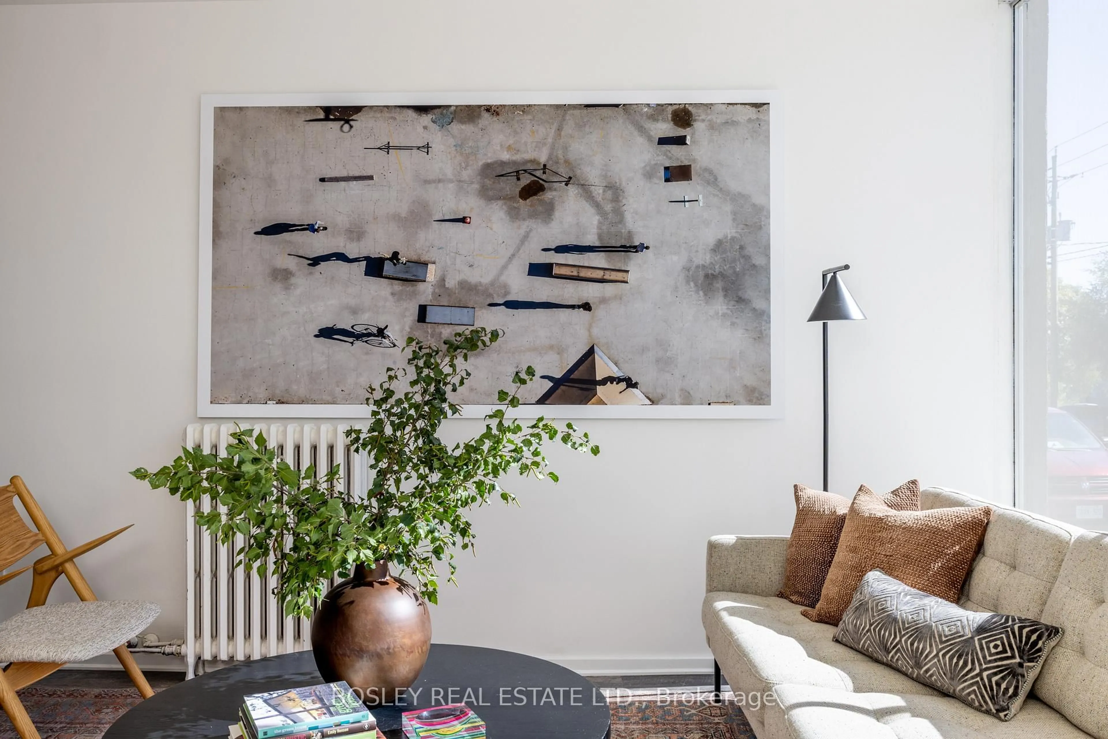 Living room with furniture, unknown for 1007 Weston Rd, Toronto Ontario M6N 3R9