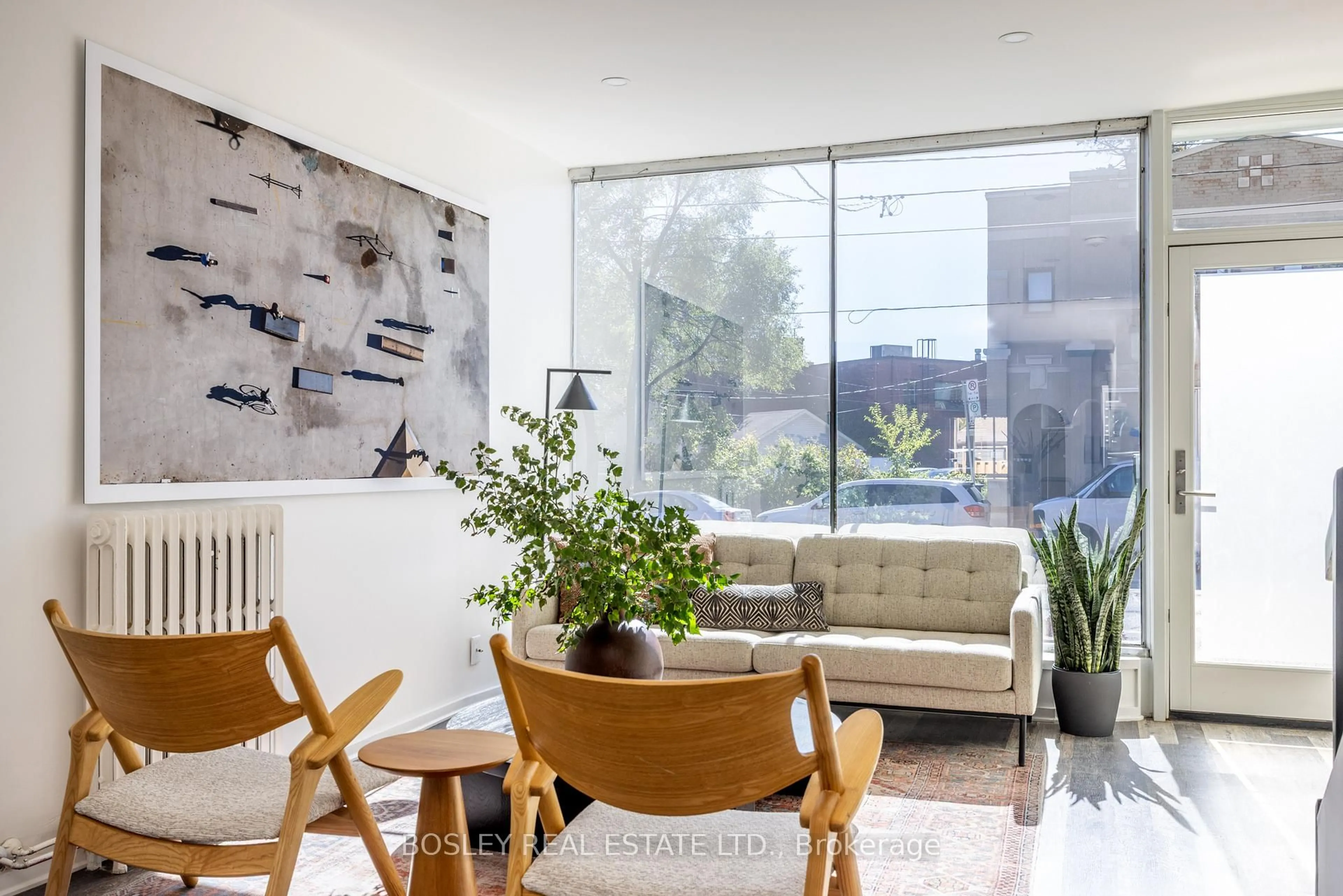 Living room with furniture, unknown for 1007 Weston Rd, Toronto Ontario M6N 3R9