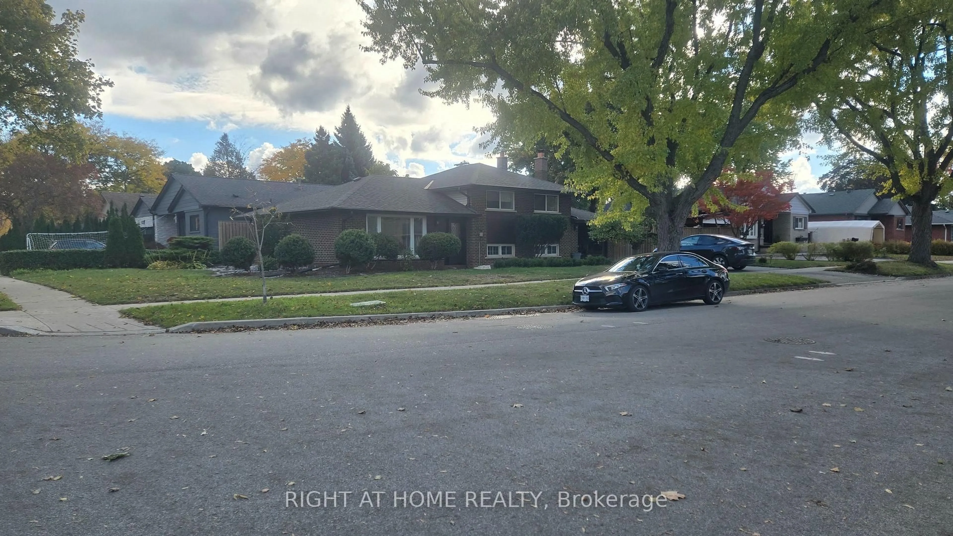 Unknown for 27 Shipley Rd, Toronto Ontario M9R 3H7