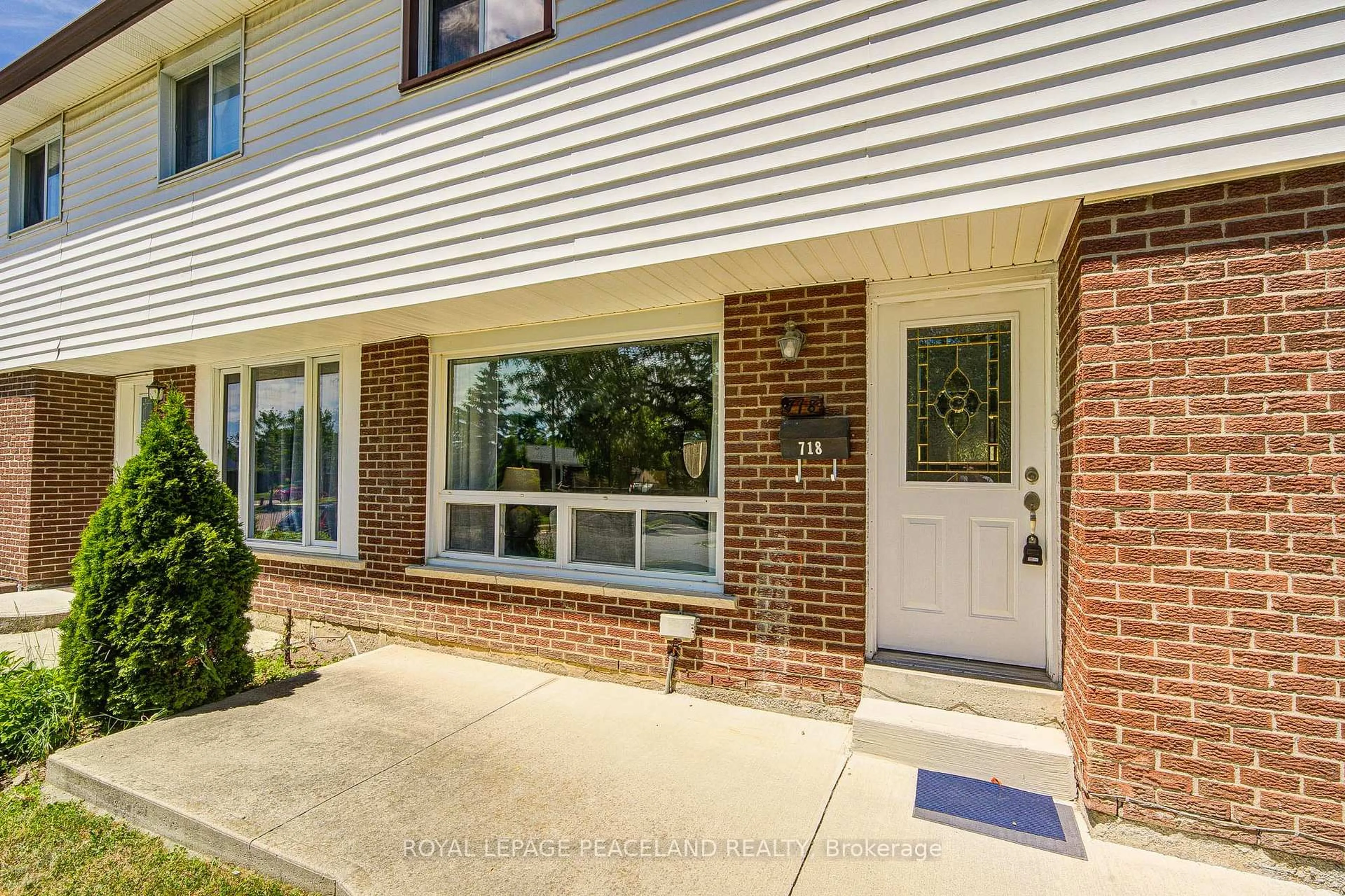 Home with brick exterior material, street for 718 Eaglemount Cres, Mississauga Ontario L5C 1N9