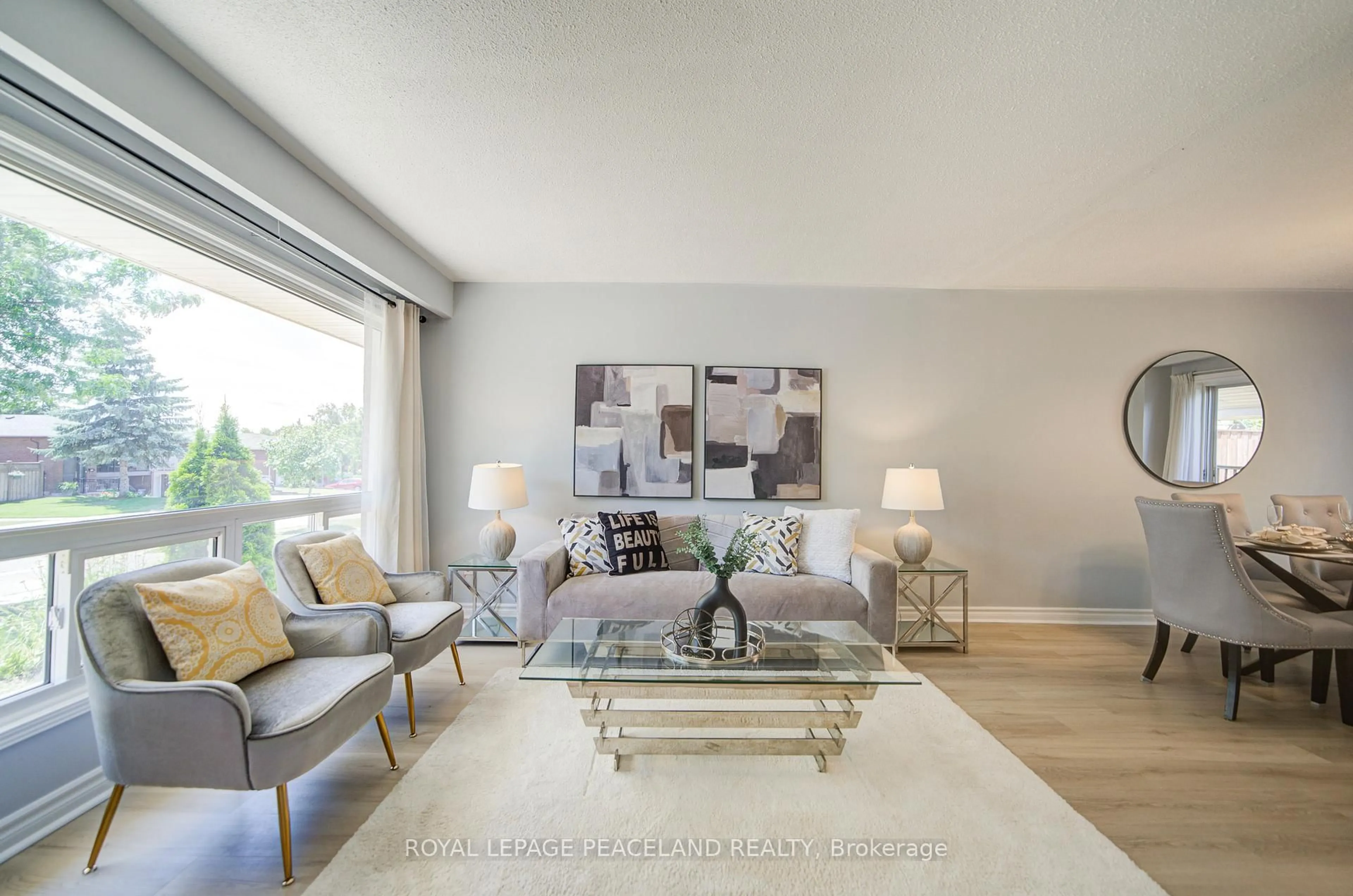 Living room with furniture, unknown for 718 Eaglemount Cres, Mississauga Ontario L5C 1N9