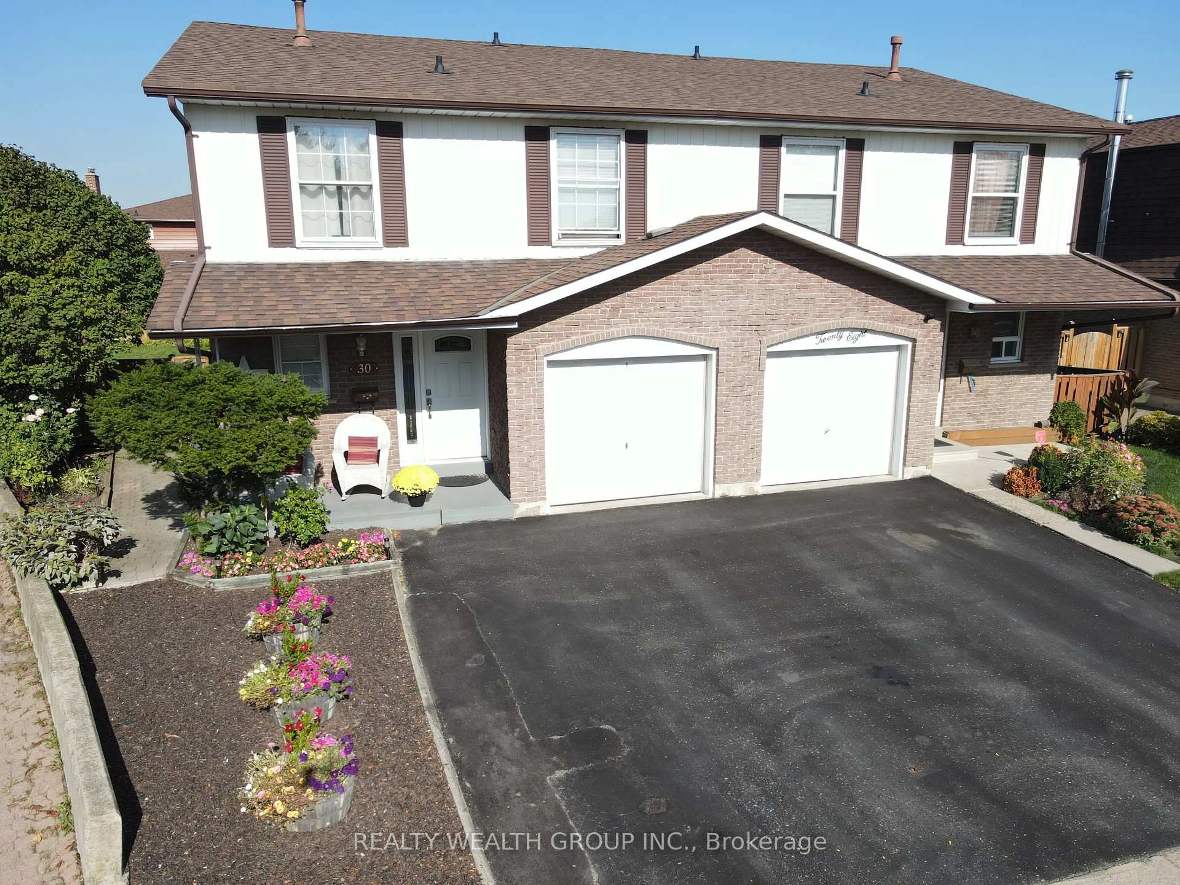 A pic from outside/outdoor area/front of a property/back of a property/a pic from drone, street for 30 Ivybridge Dr, Brampton Ontario L6V 2X2