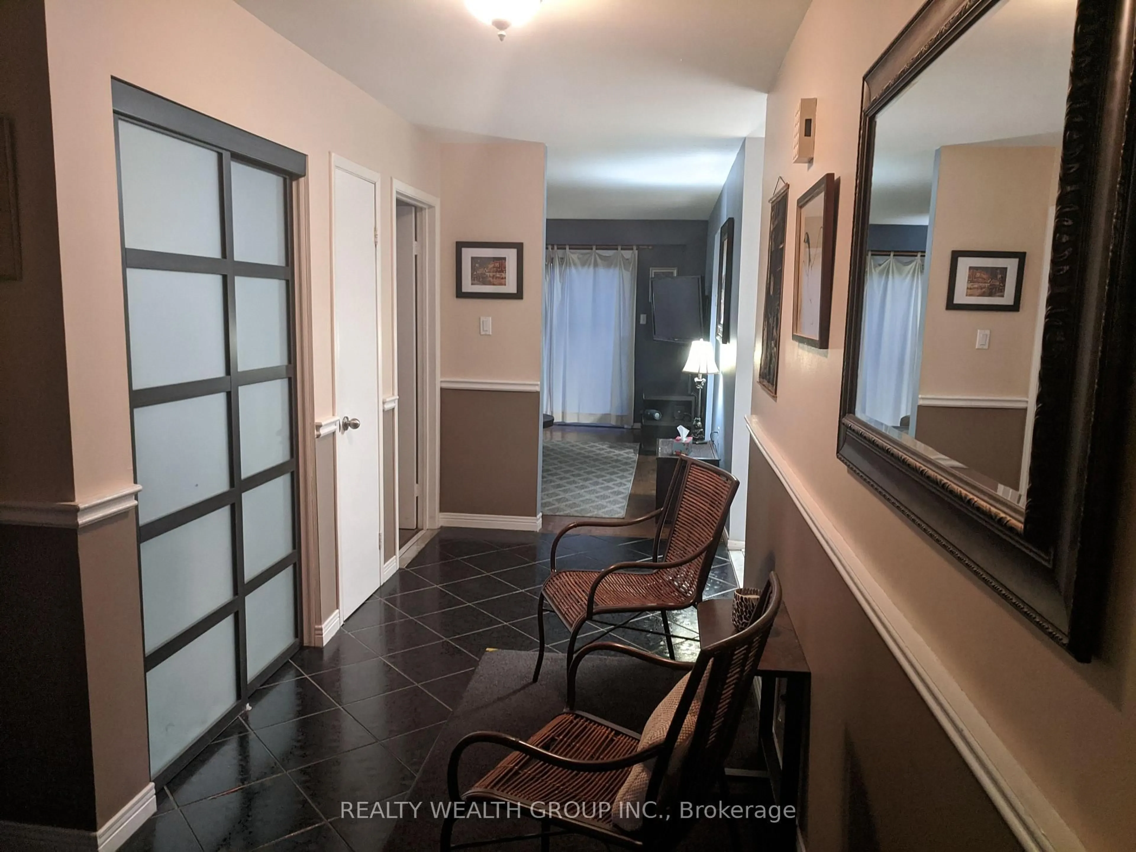 Indoor entryway for 30 Ivybridge Dr, Brampton Ontario L6V 2X2