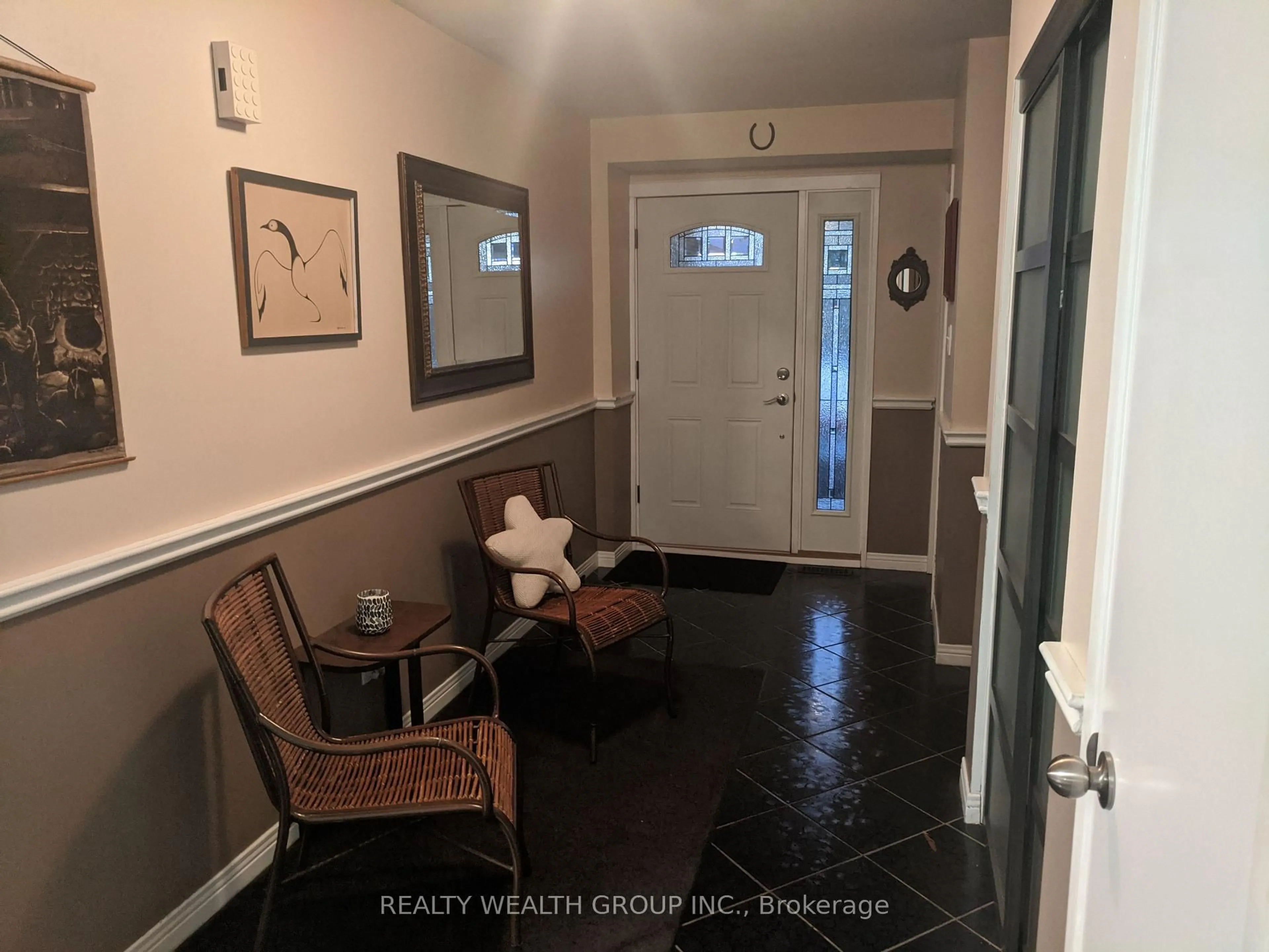 Indoor entryway for 30 Ivybridge Dr, Brampton Ontario L6V 2X2