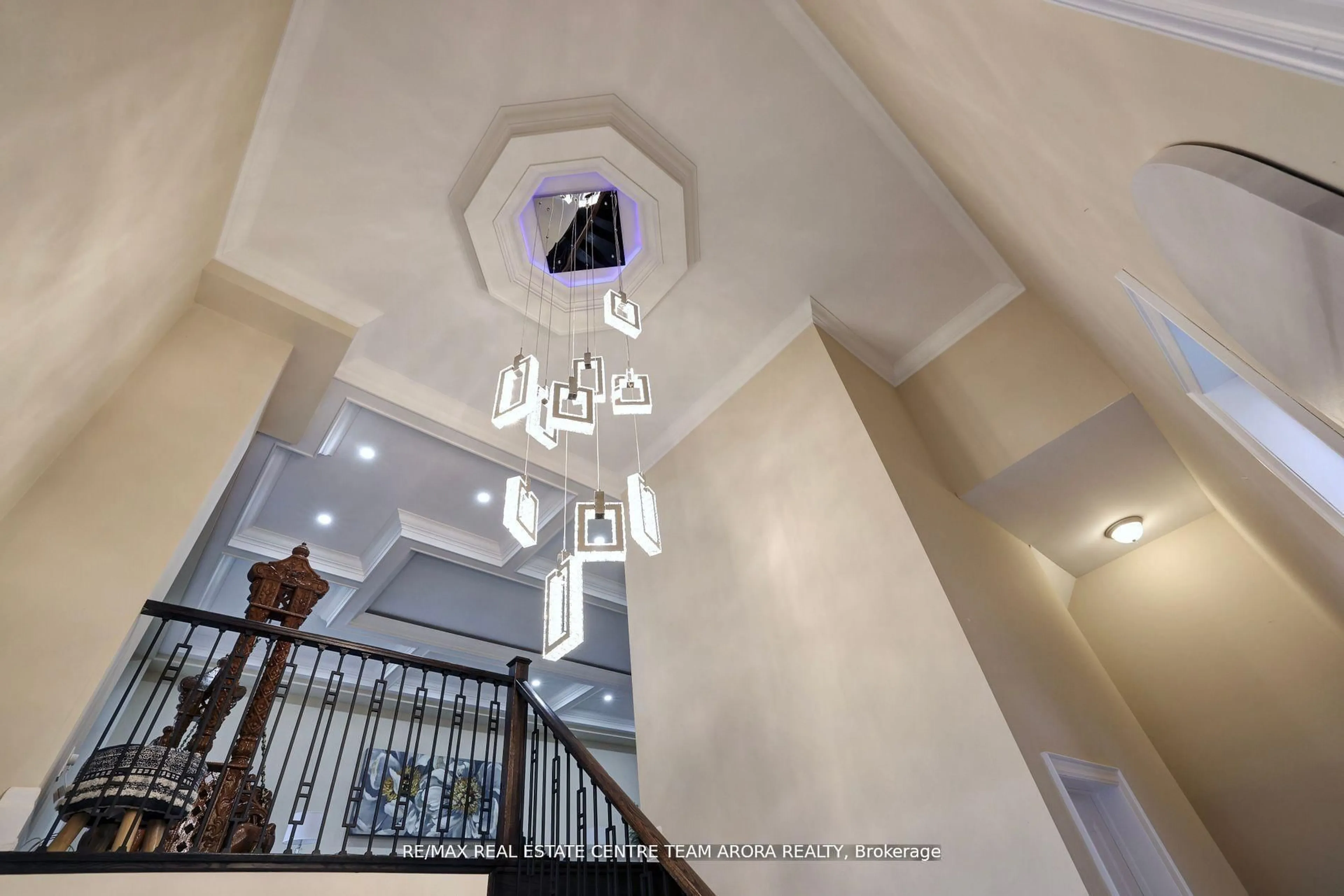 Indoor foyer for 5 Walkercleave Dr, Brampton Ontario L6X 5R4