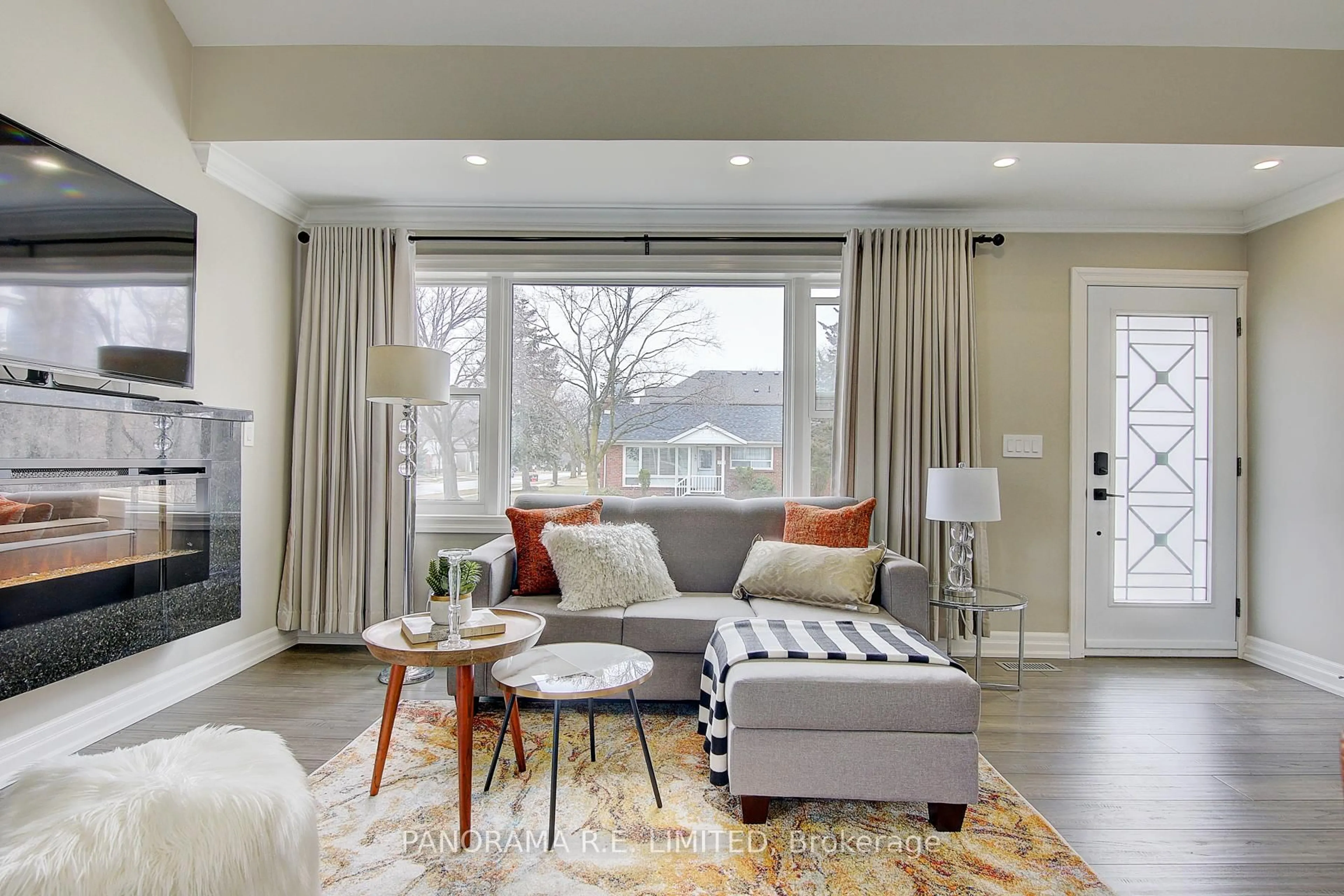 Living room with furniture, unknown for 50 Maydolph Rd, Toronto Ontario M9B 1W5