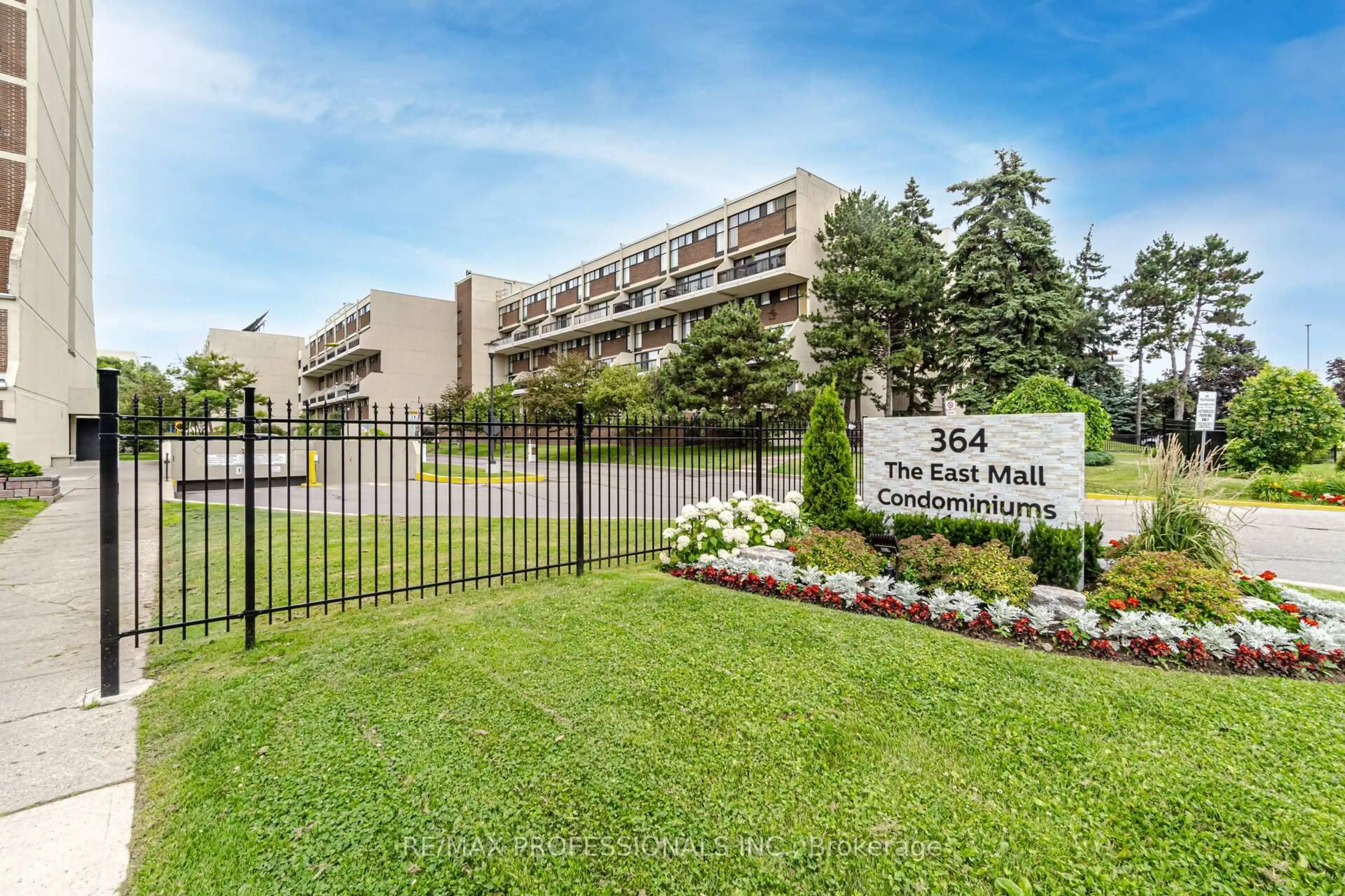 Unknown for 364 The East Mall #326B, Toronto Ontario M9B 6C5