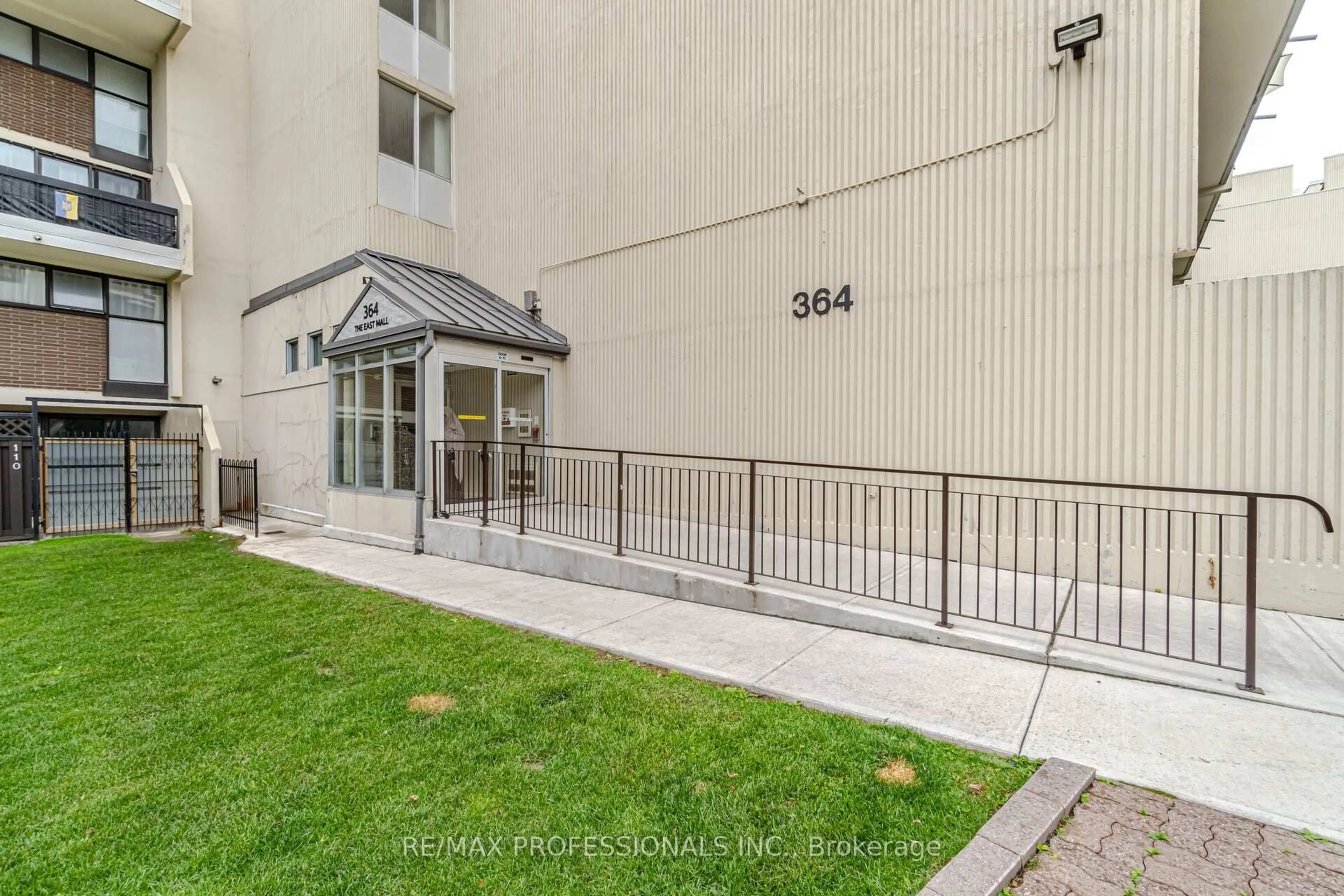 Unknown for 364 The East Mall #326B, Toronto Ontario M9B 6C5