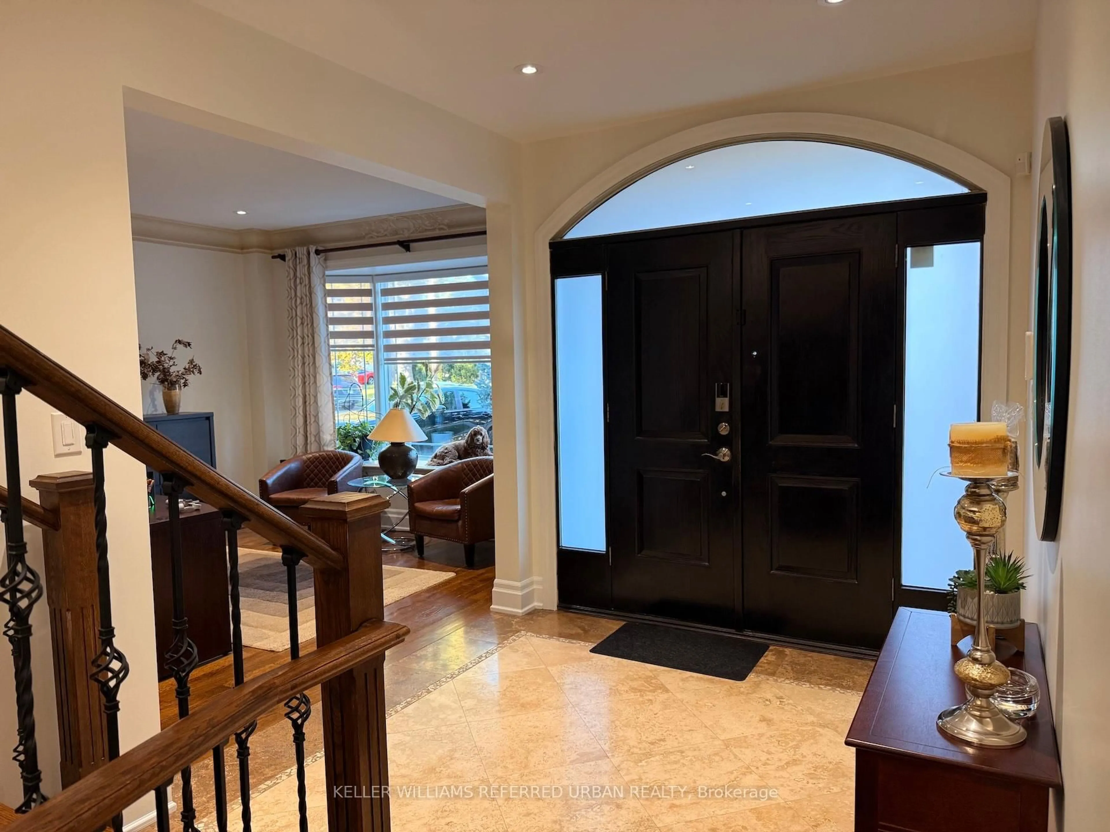 Indoor foyer for 72 Laurel Ave, Toronto Ontario M9B 4T2