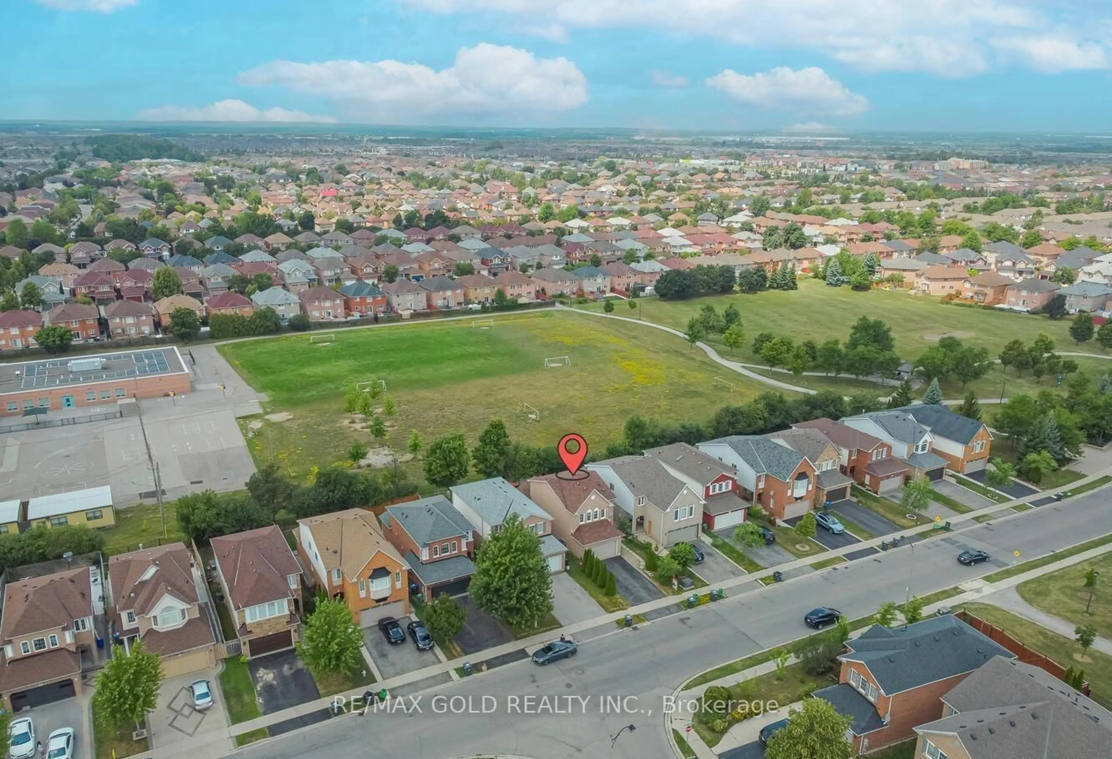 A pic from outside/outdoor area/front of a property/back of a property/a pic from drone, mountain view for 89 Black Forest Dr, Brampton Ontario L6R 2E6