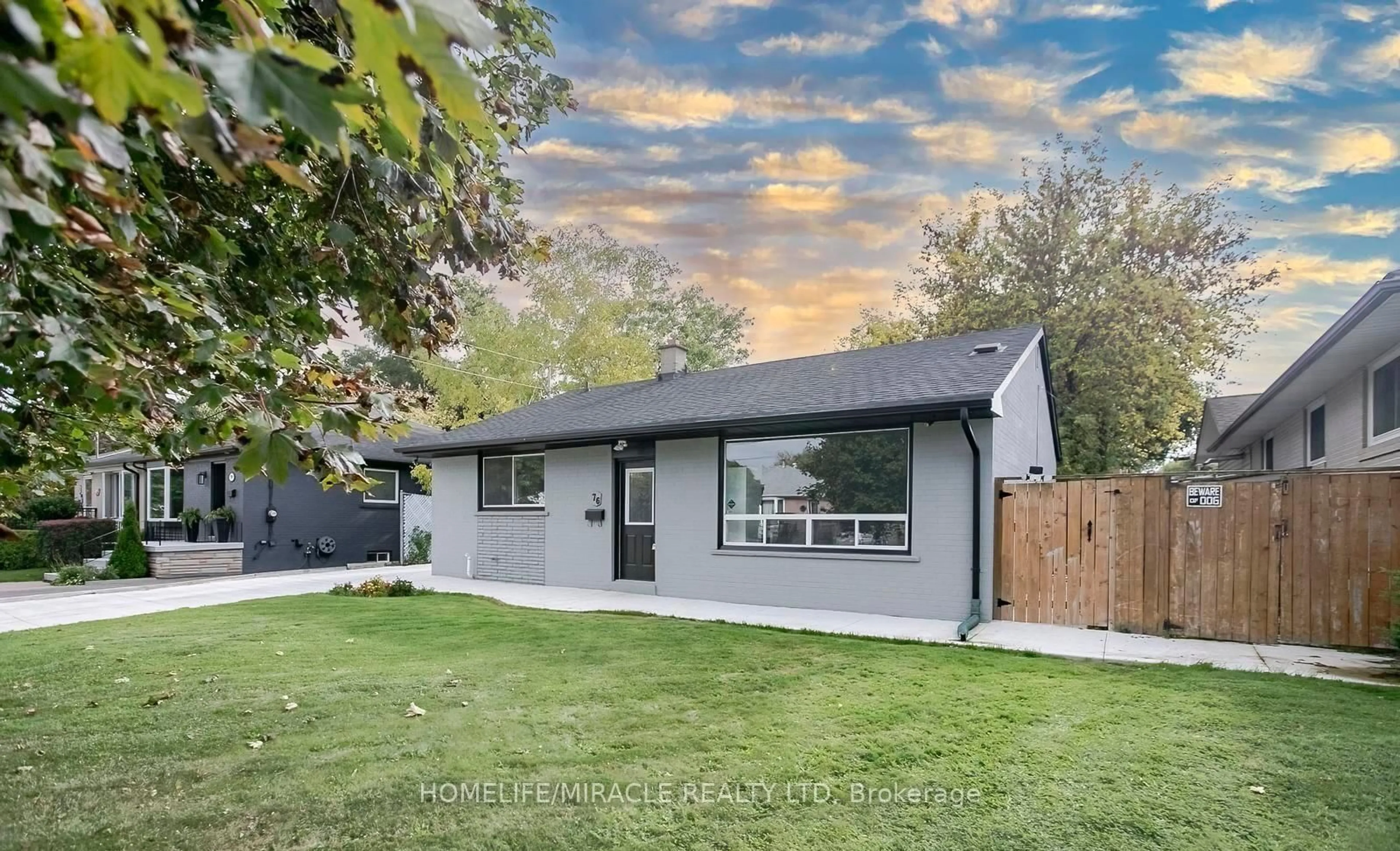 Home with vinyl exterior material, street for 76 Raylawn Cres, Halton Hills Ontario L7G 4N1