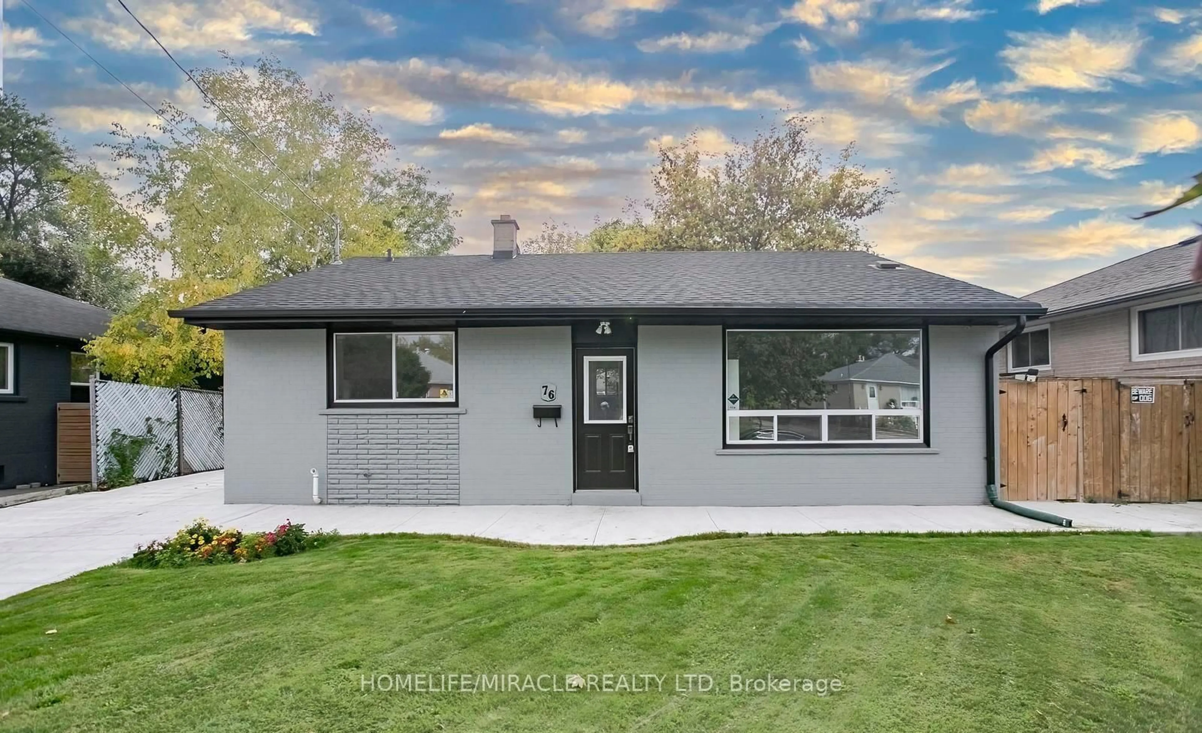 Home with vinyl exterior material, street for 76 Raylawn Cres, Halton Hills Ontario L7G 4N1