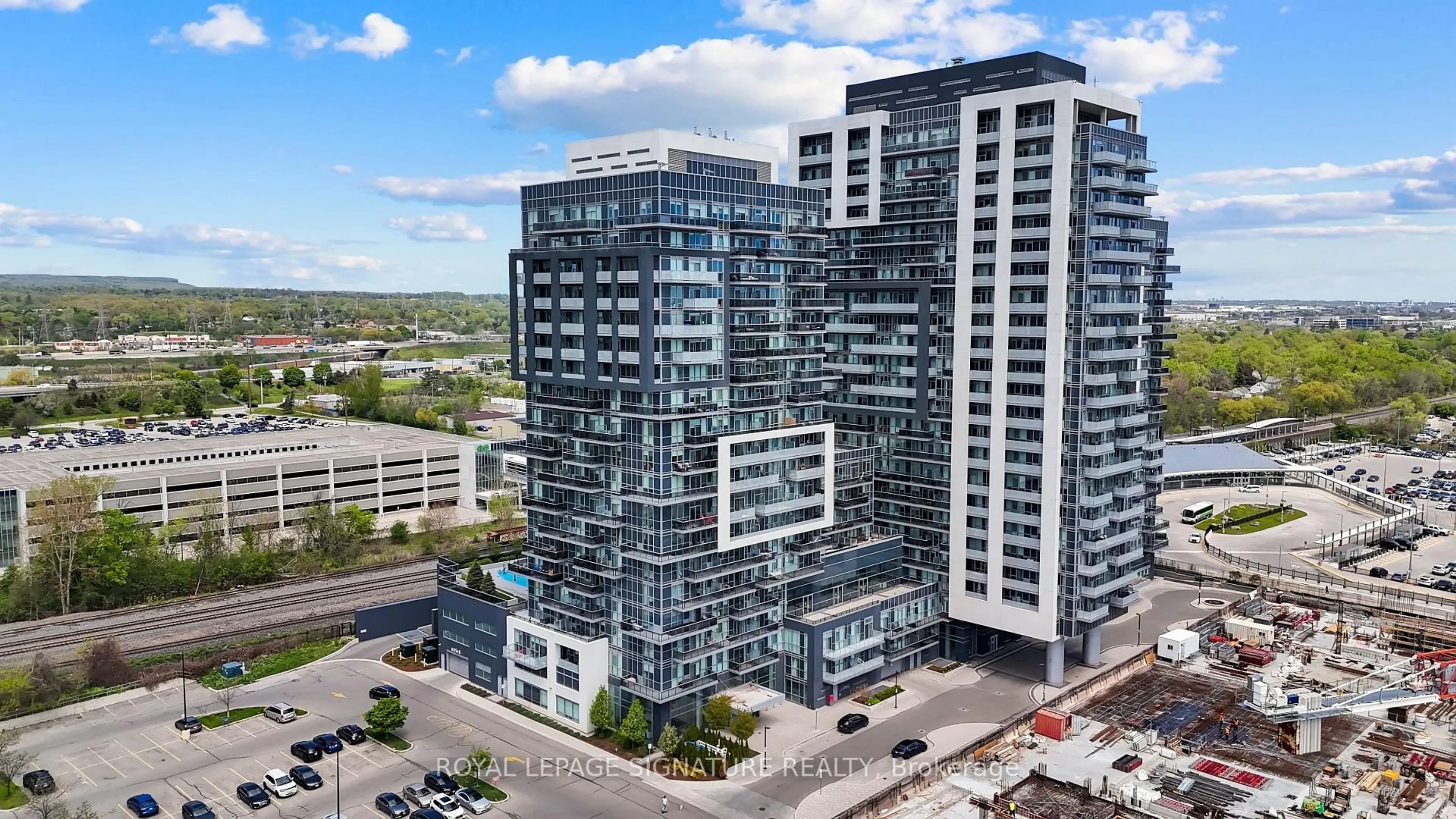 A pic from outside/outdoor area/front of a property/back of a property/a pic from drone, city buildings view from balcony for 2081 Fairview St #610, Burlington Ontario L7R 0E4