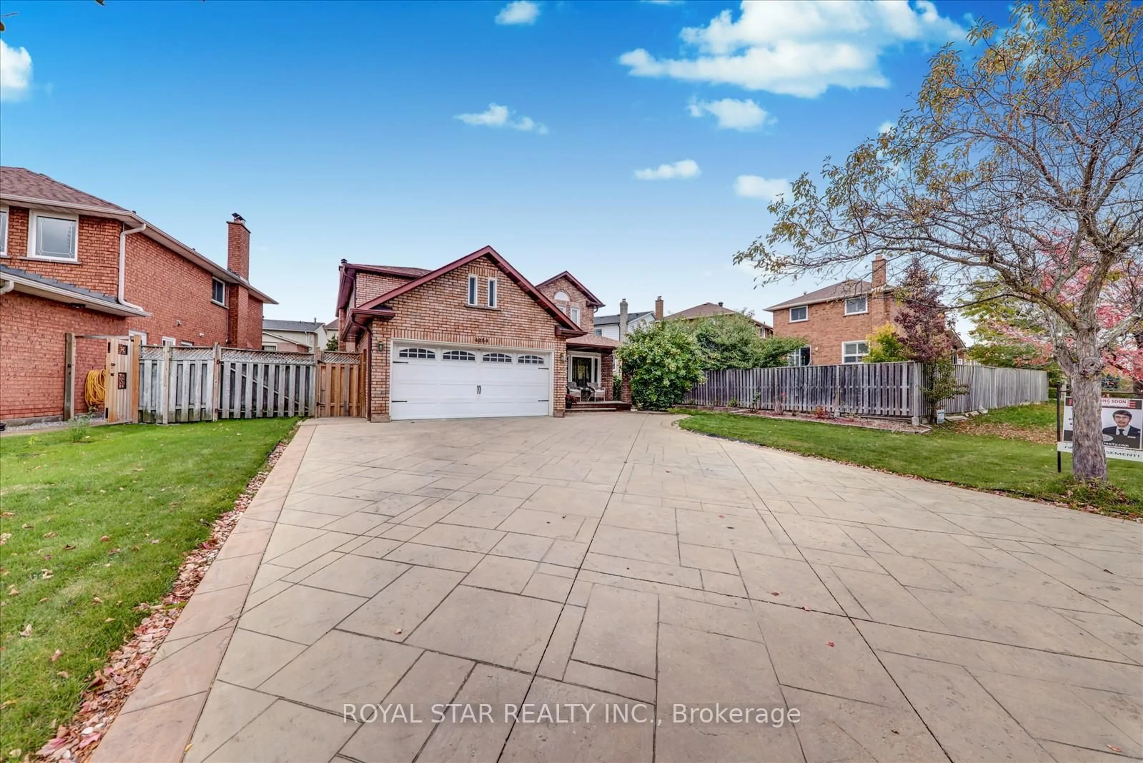 A pic from outside/outdoor area/front of a property/back of a property/a pic from drone, street for 4234 Hazineh Crt, Mississauga Ontario L5B 3N5