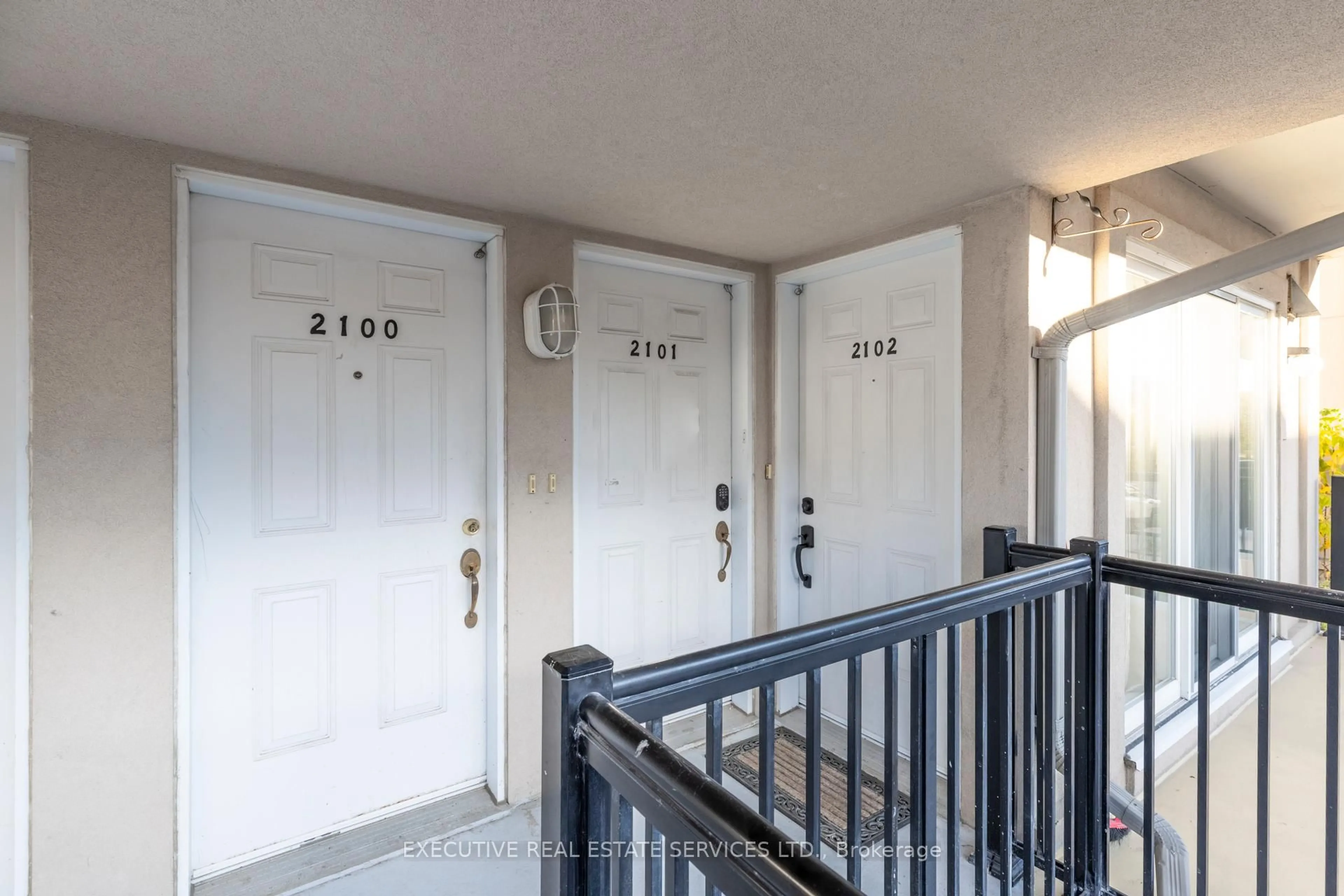 Indoor foyer for 3045 Finch Ave #2101, Toronto Ontario M9M 0A5