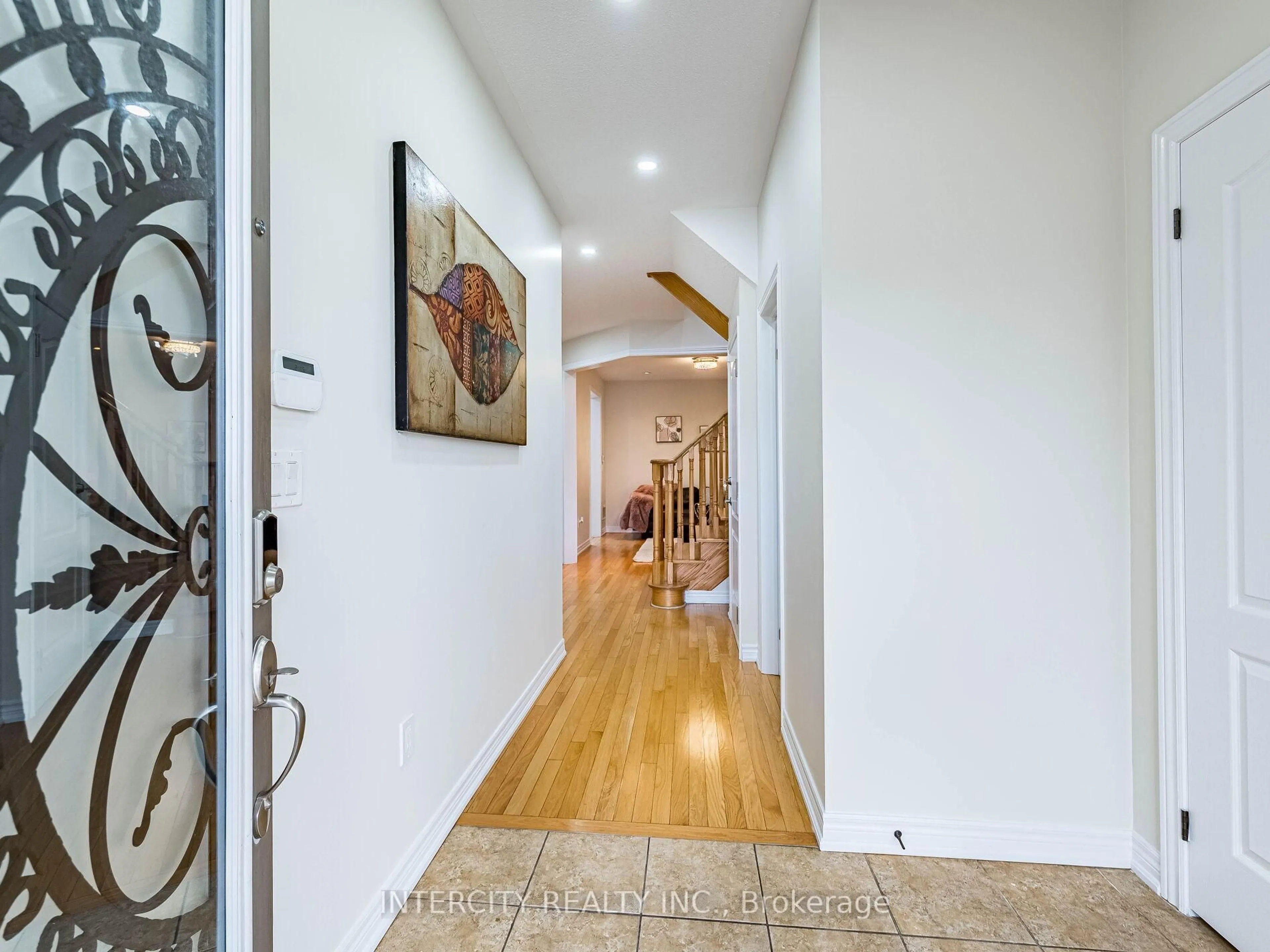 Indoor entryway for 27 Exton Rd, Brampton Ontario L6X 5M8