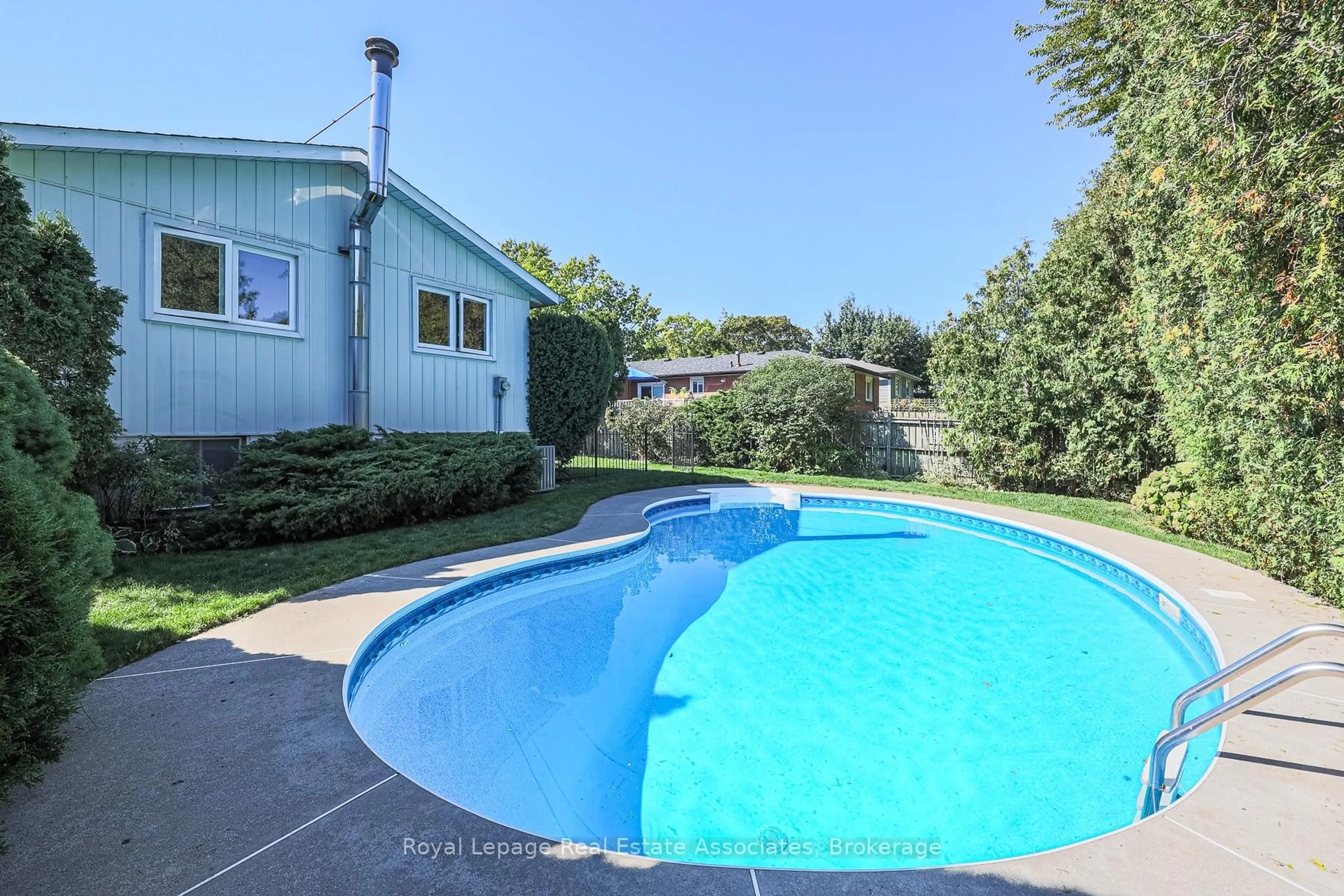 Pool for 958 Fletcher Valley Cres, Mississauga Ontario L5J 2X7