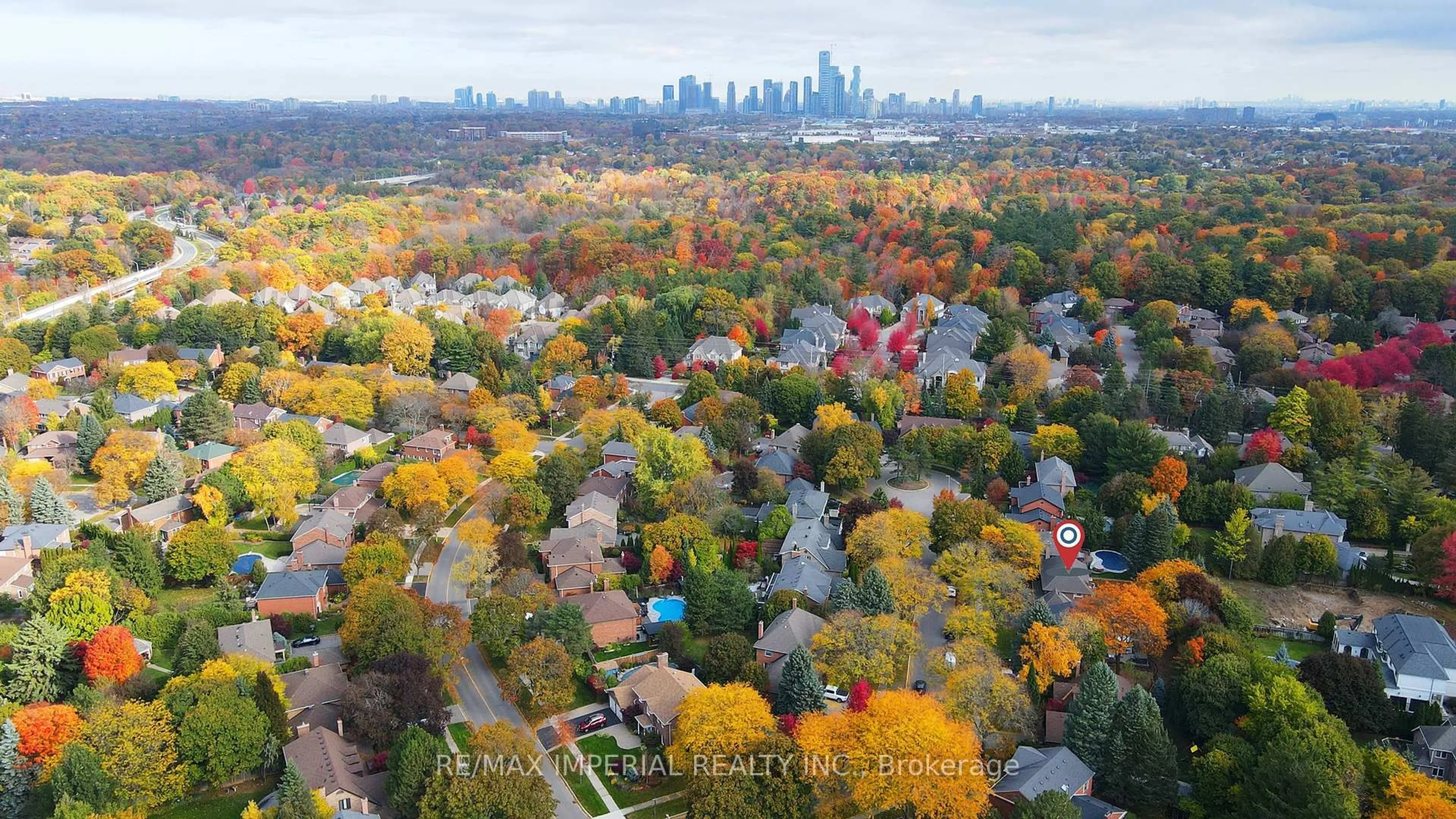 A pic from outside/outdoor area/front of a property/back of a property/a pic from drone, city buildings view from balcony for 1832 Pine Siskin Crt, Mississauga Ontario L5L 2Y3