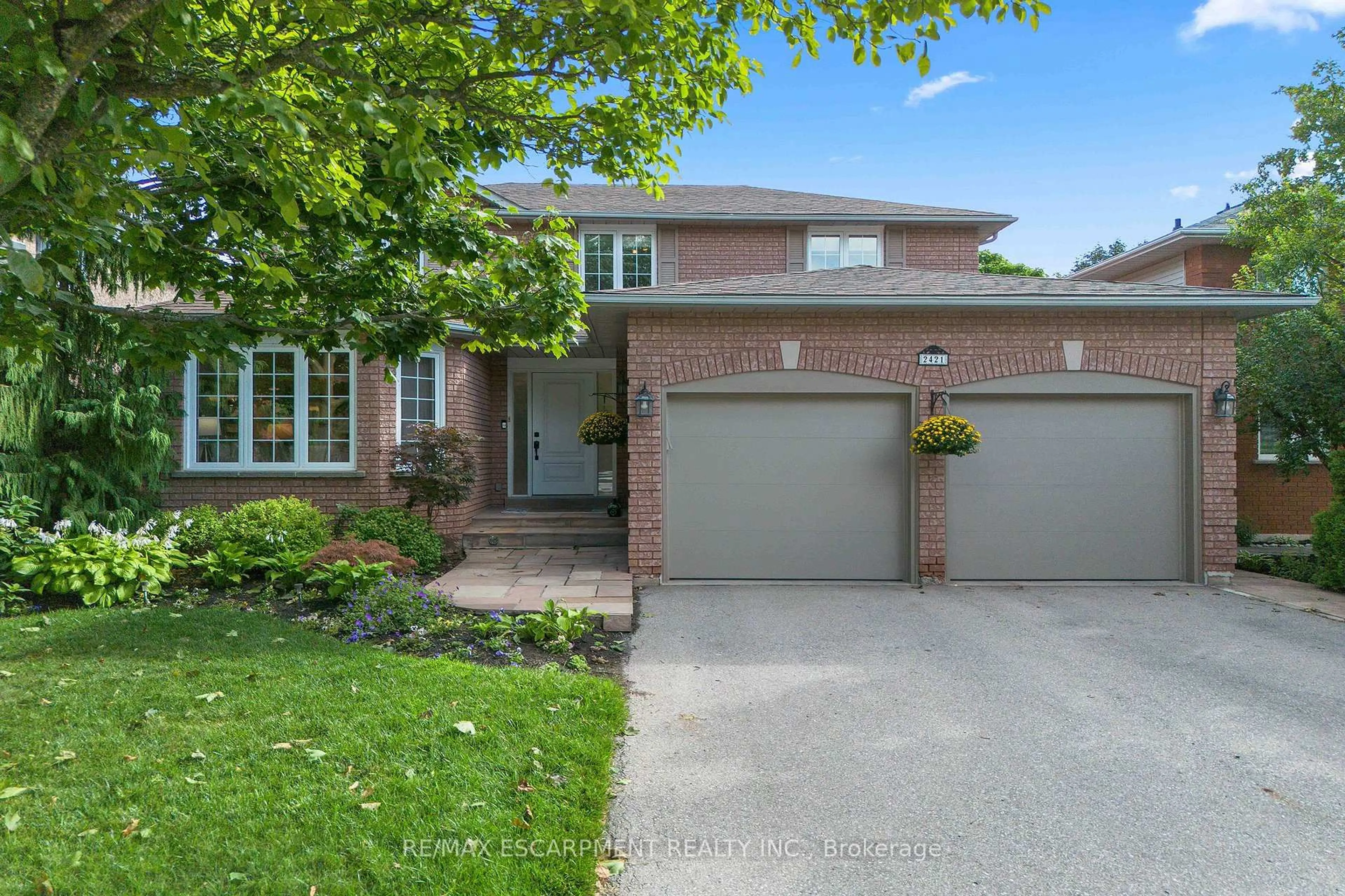 Home with brick exterior material, street for 2421 Susquehanna Crt, Oakville Ontario L6H 5Y8