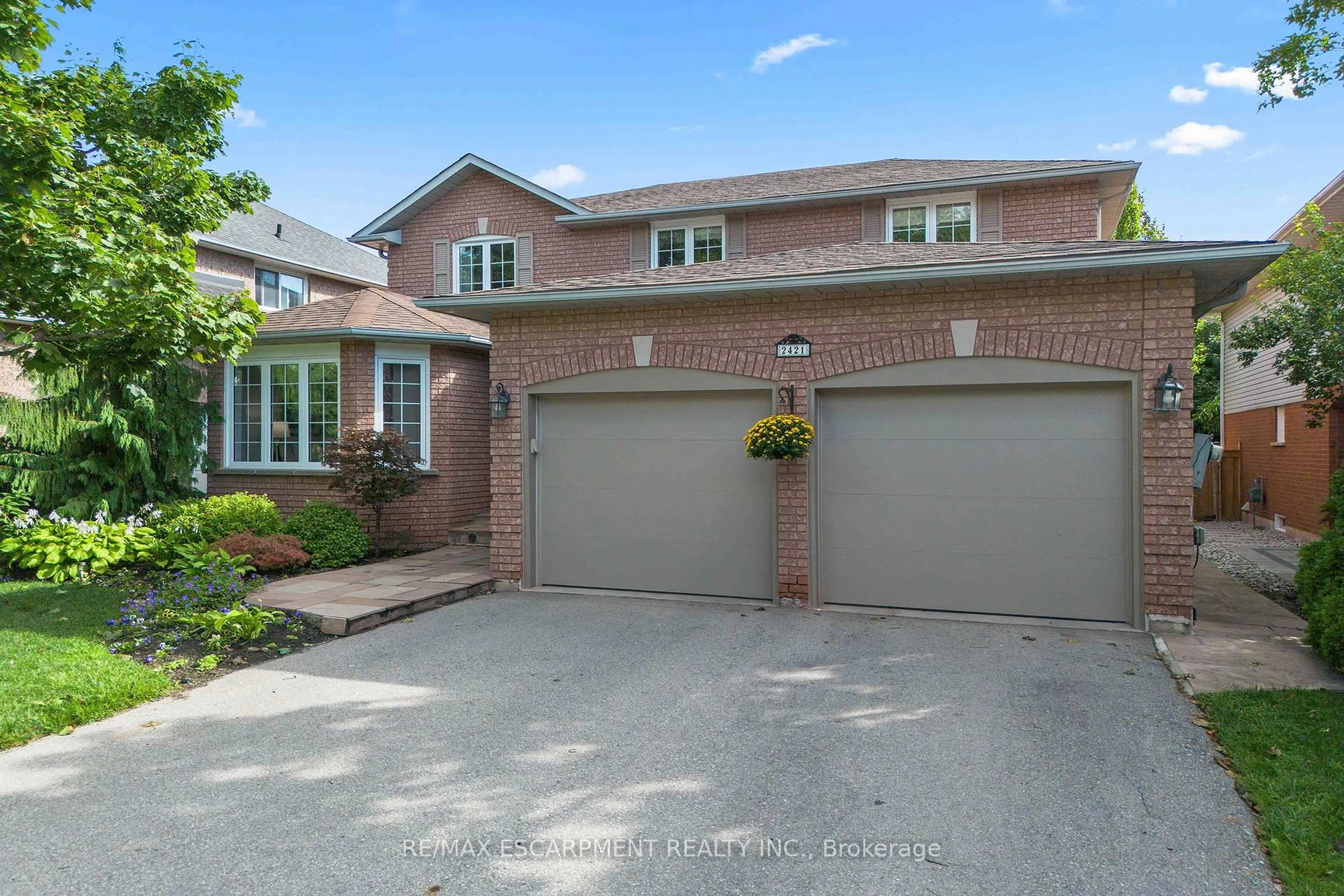 Home with brick exterior material, street for 2421 Susquehanna Crt, Oakville Ontario L6H 5Y8