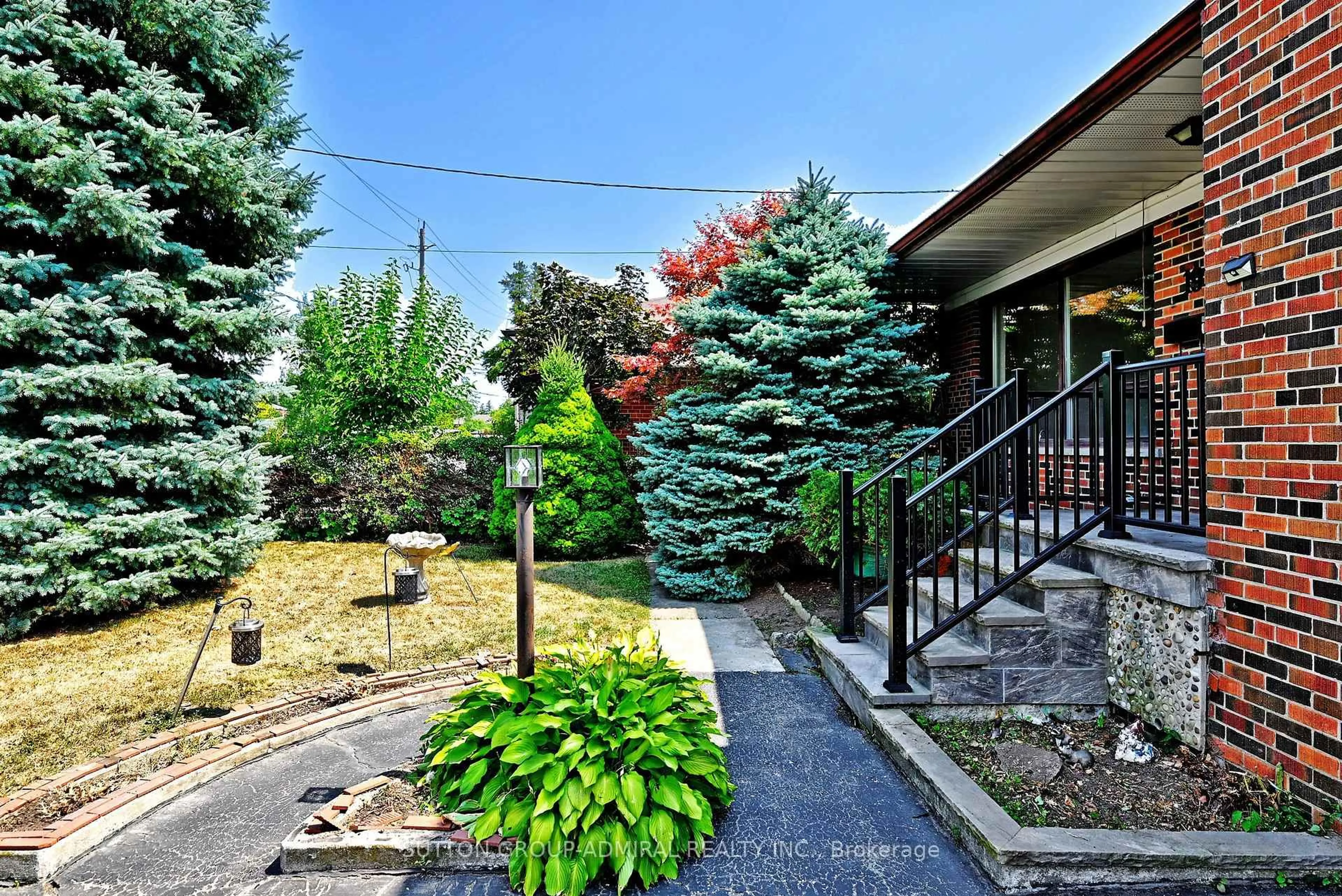 Patio, street for 19 Skipton Crt, Toronto Ontario M3M 2S9