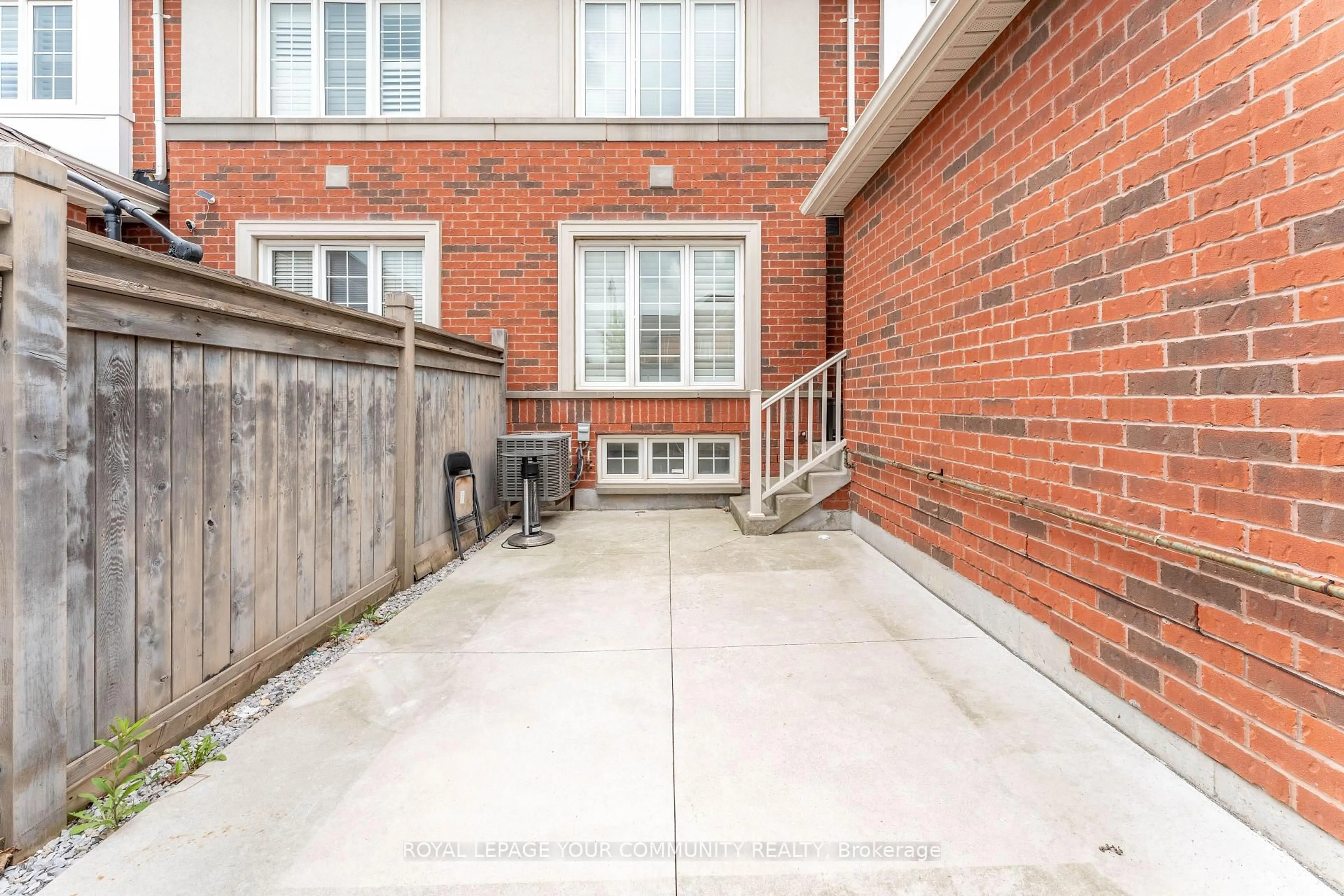 Patio, street for 6 Bellchase Tr, Brampton Ontario L6P 3K4