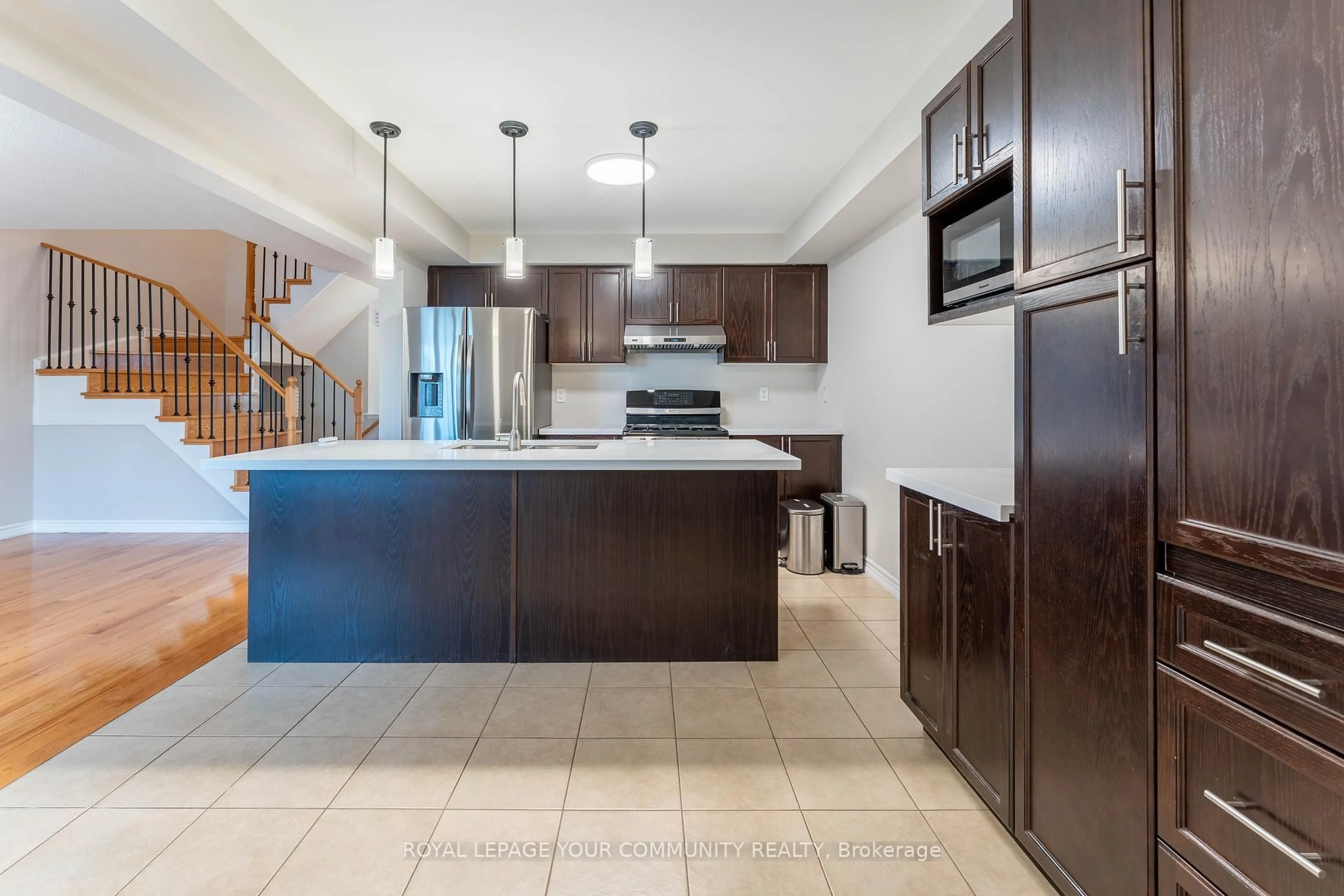 Open concept kitchen, ceramic/tile floor for 6 Bellchase Tr, Brampton Ontario L6P 3K4