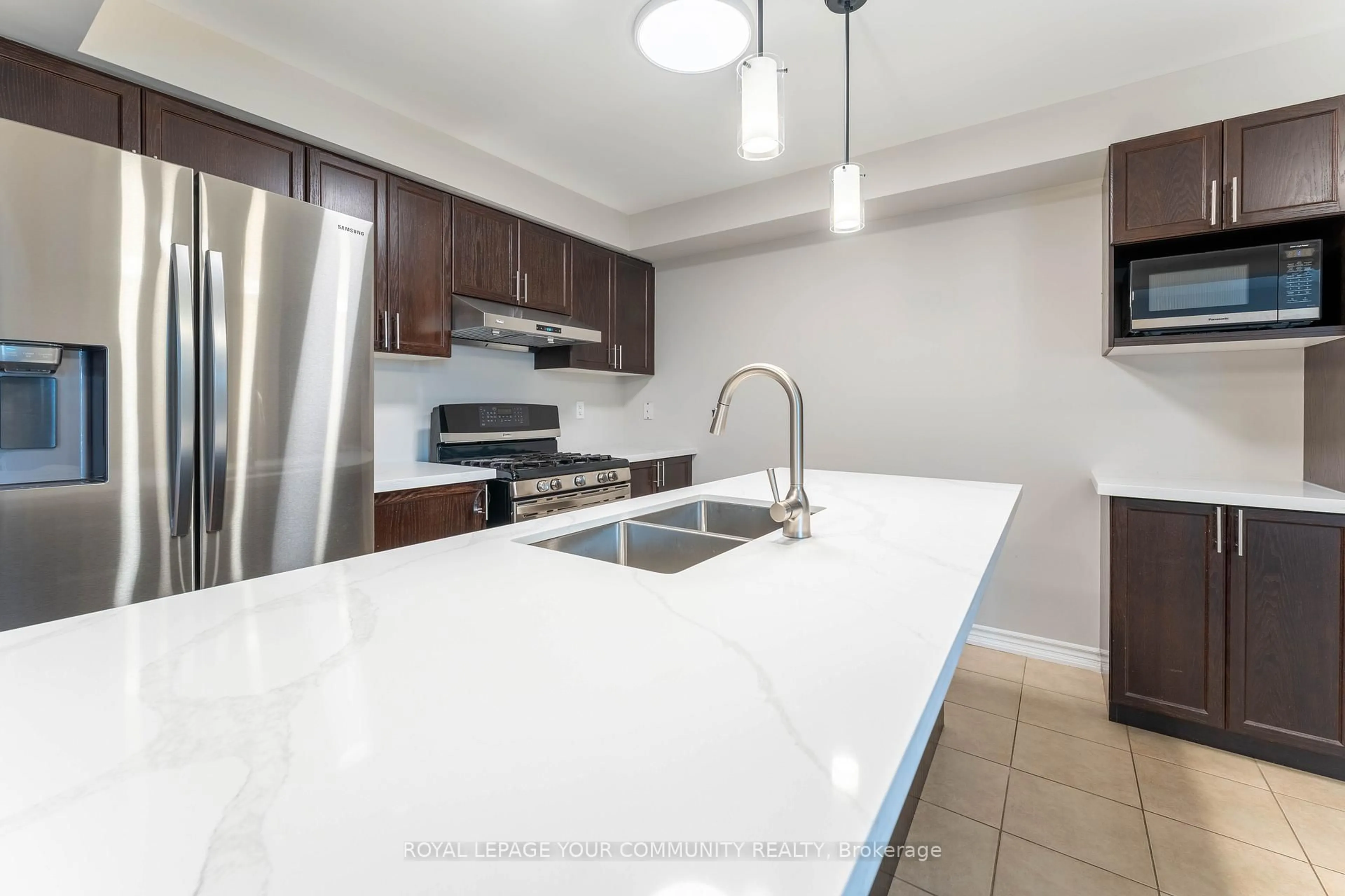 Unknown for 6 Bellchase Tr, Brampton Ontario L6P 3K4