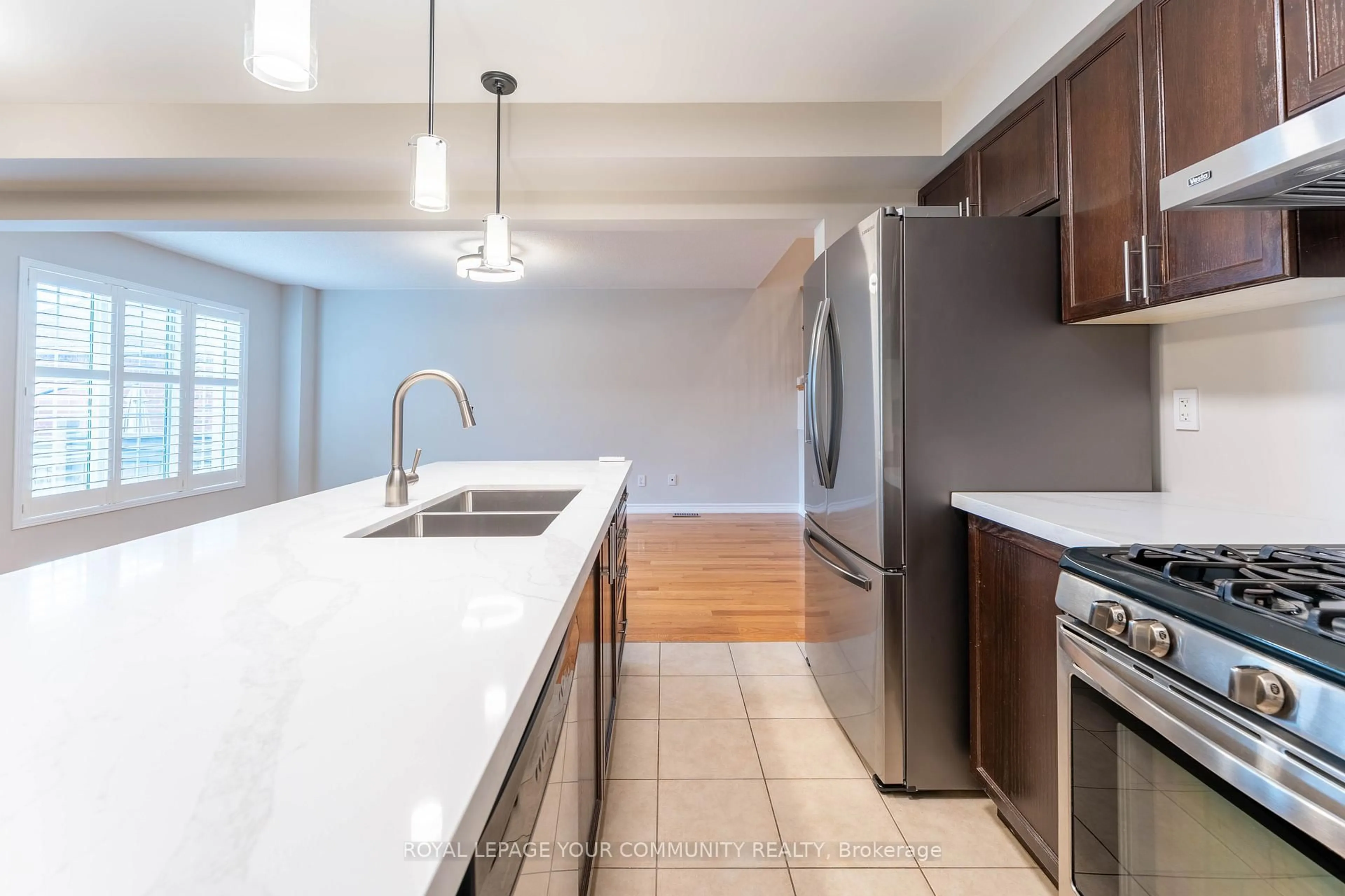 Unknown for 6 Bellchase Tr, Brampton Ontario L6P 3K4