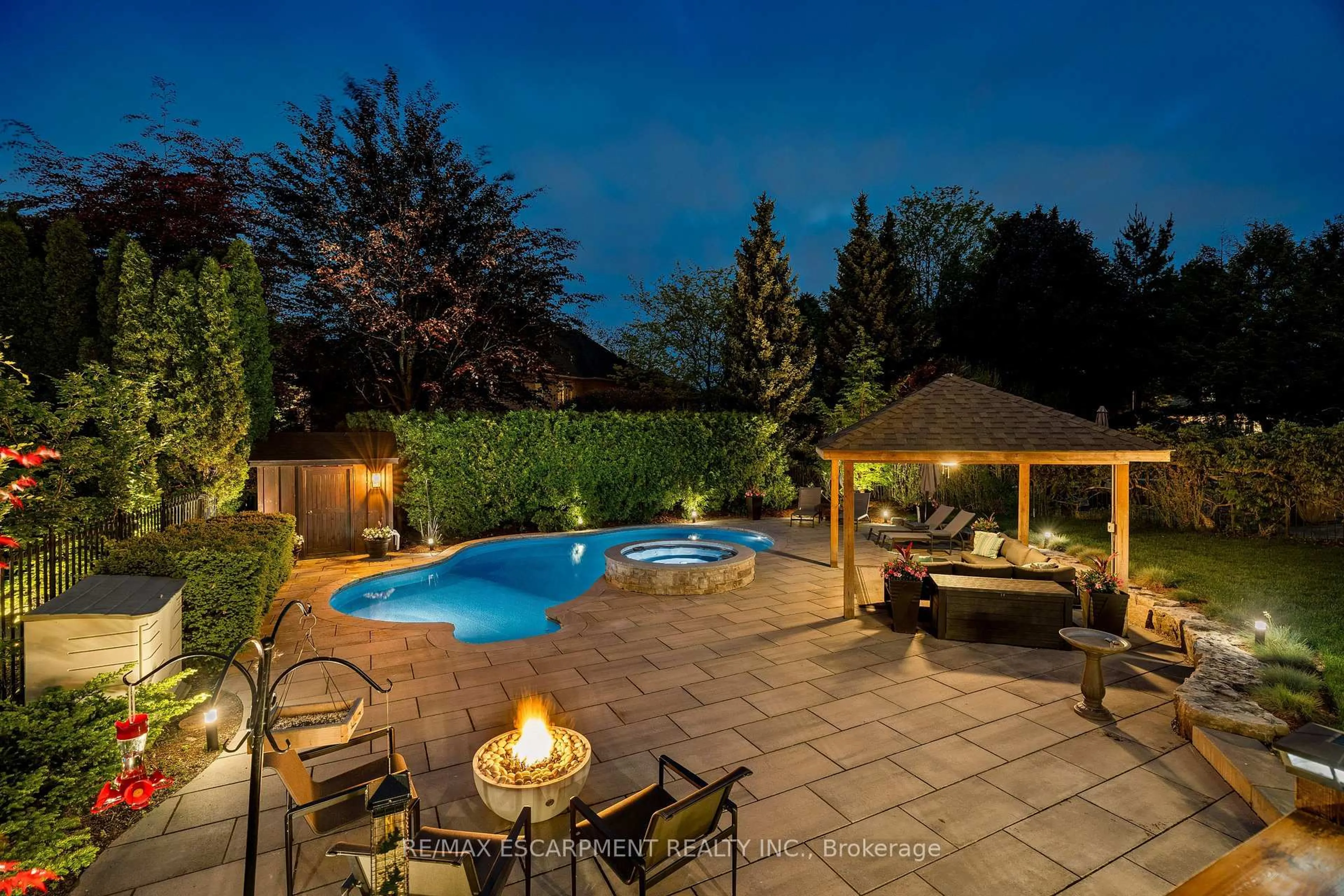 Patio, unknown for 290 Shoreacres Rd, Burlington Ontario L7L 2H4