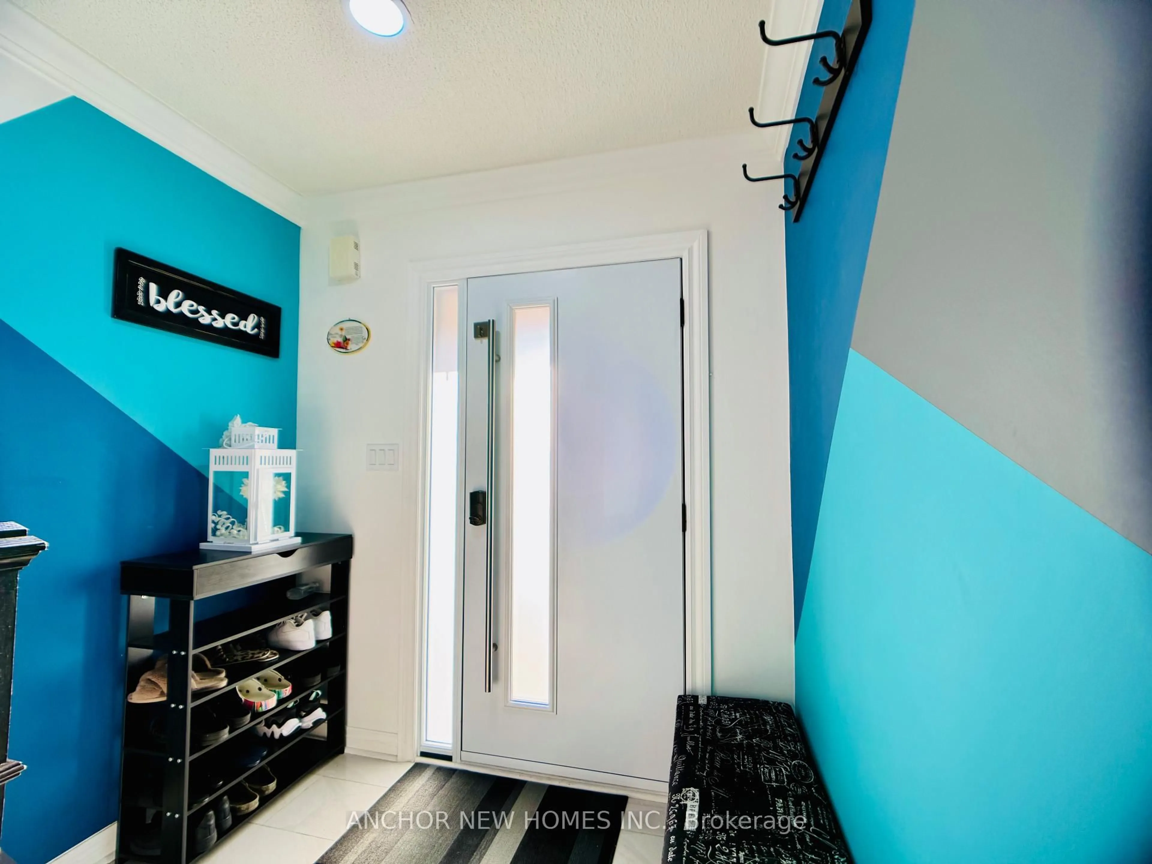 Indoor entryway for 85 Ozner Crt, Brampton Ontario L6X 4Y9