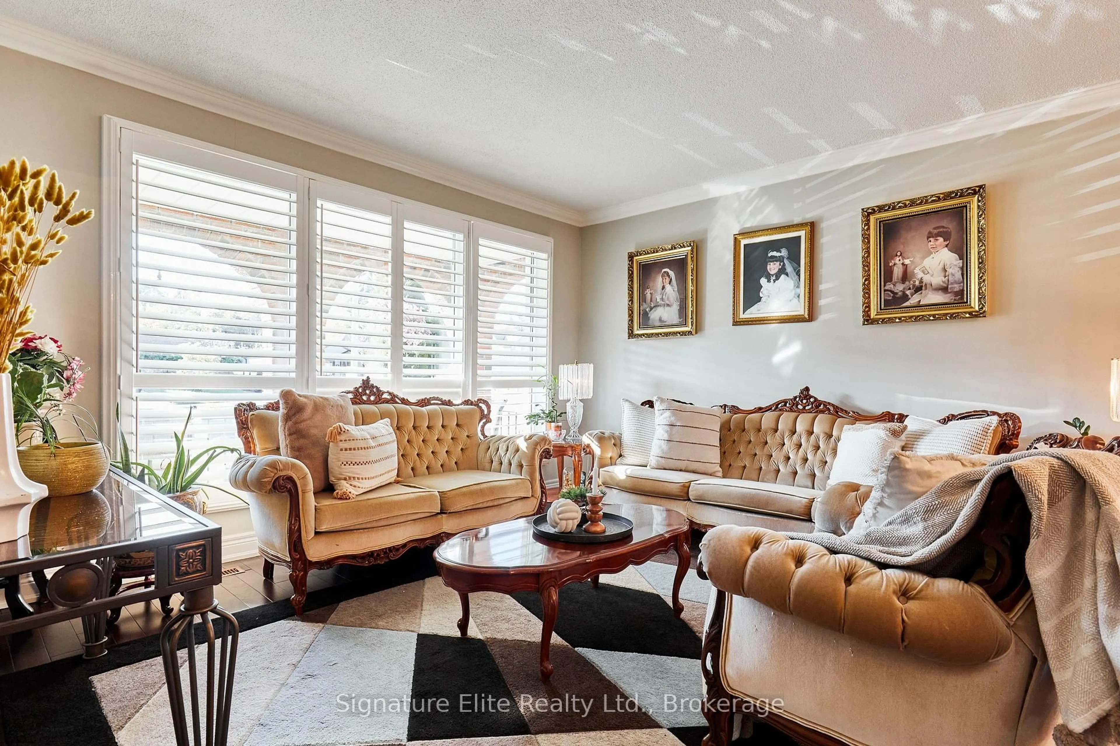 Living room with furniture, unknown for 593A Scarlett Rd, Toronto Ontario M9P 2S6