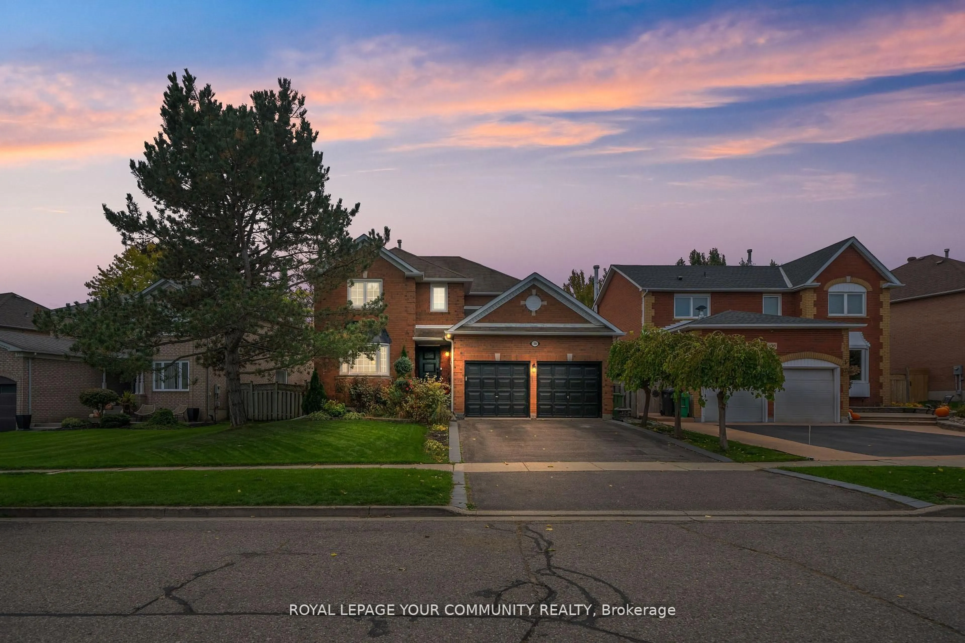 A pic from outside/outdoor area/front of a property/back of a property/a pic from drone, street for 104 Taylorwood Ave, Caledon Ontario L7E 1H9