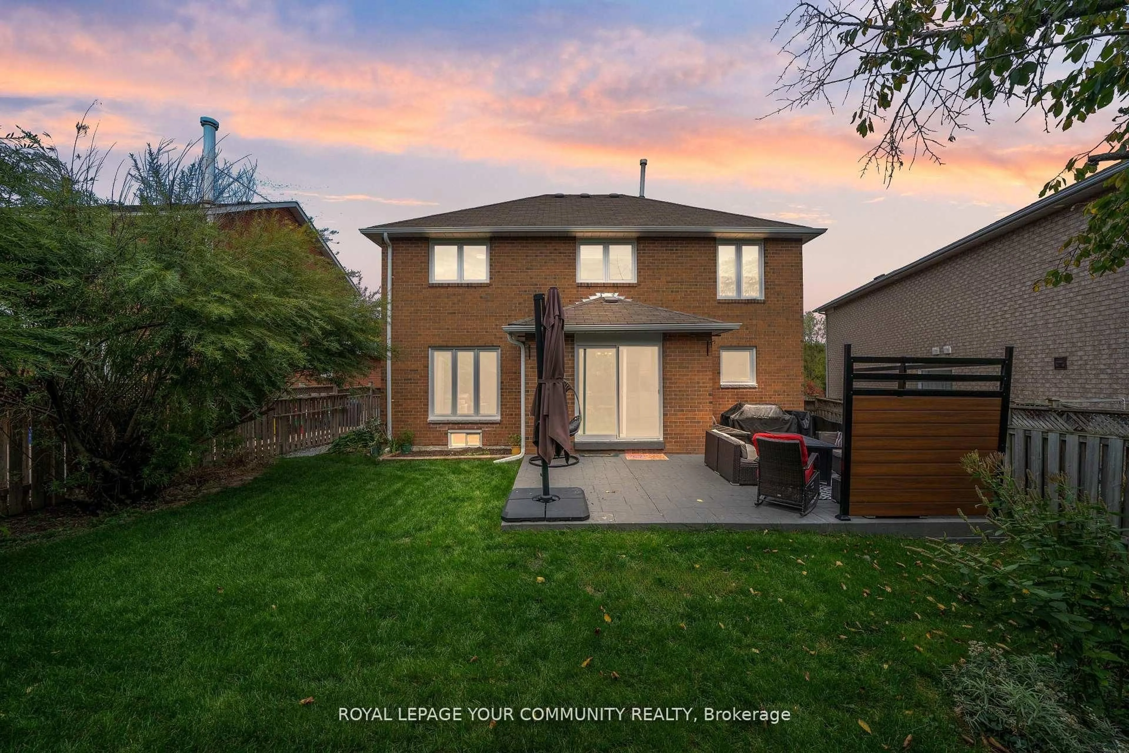 A pic from outside/outdoor area/front of a property/back of a property/a pic from drone, street for 104 Taylorwood Ave, Caledon Ontario L7E 1H9