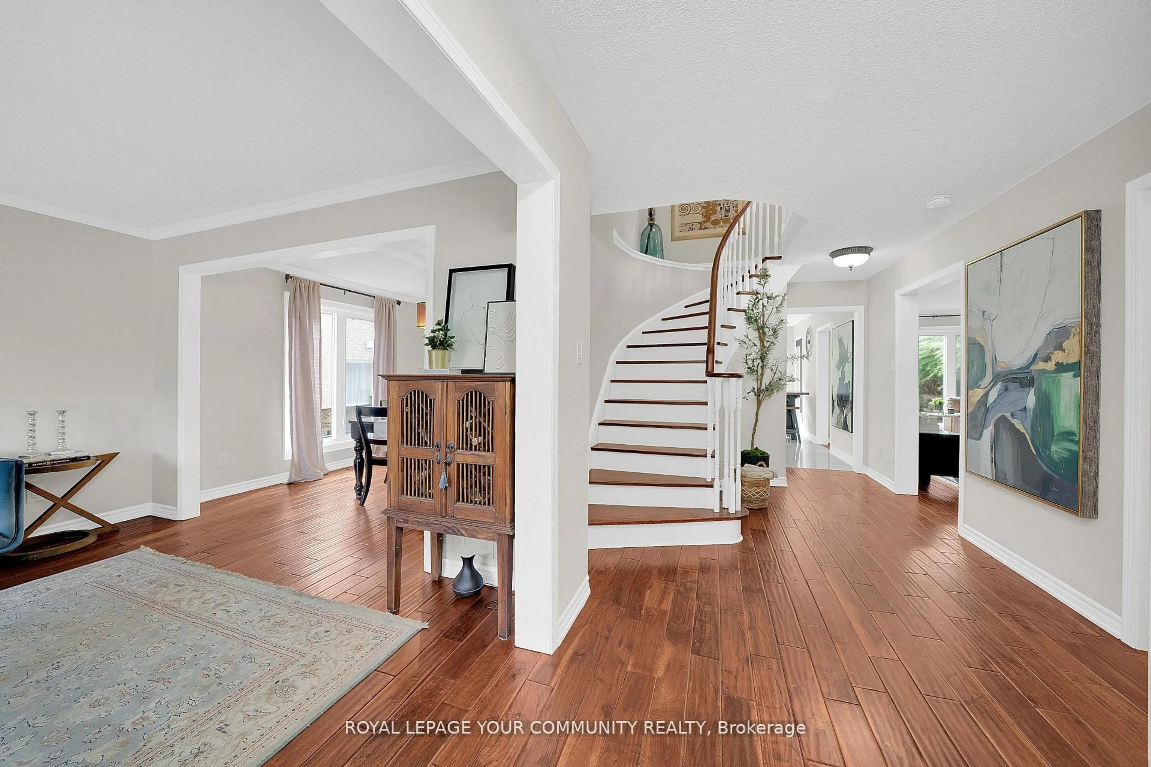 Indoor entryway for 104 Taylorwood Ave, Caledon Ontario L7E 1H9