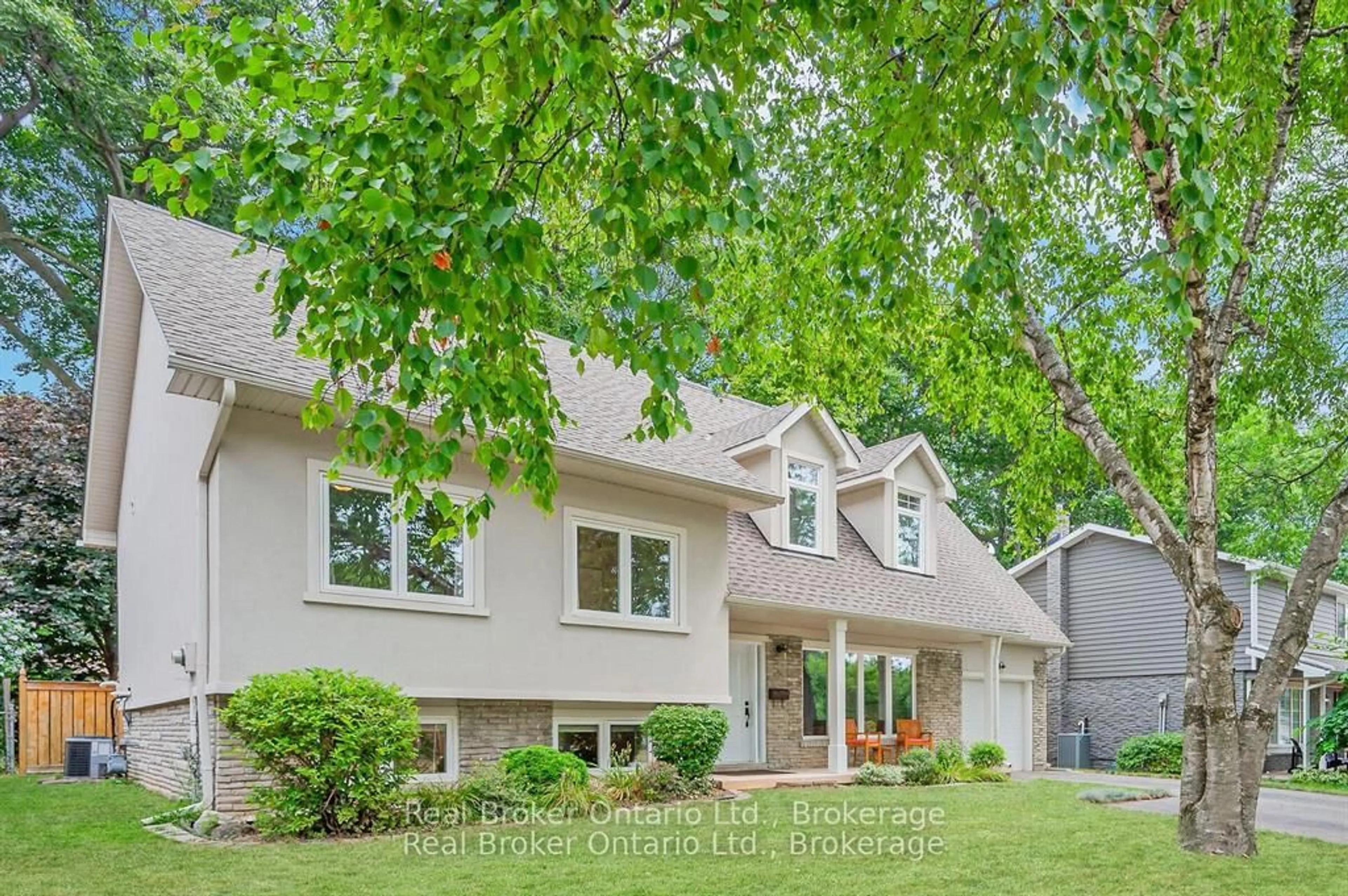 Home with vinyl exterior material, street for 285 Surrey Dr, Oakville Ontario L6L 3T6