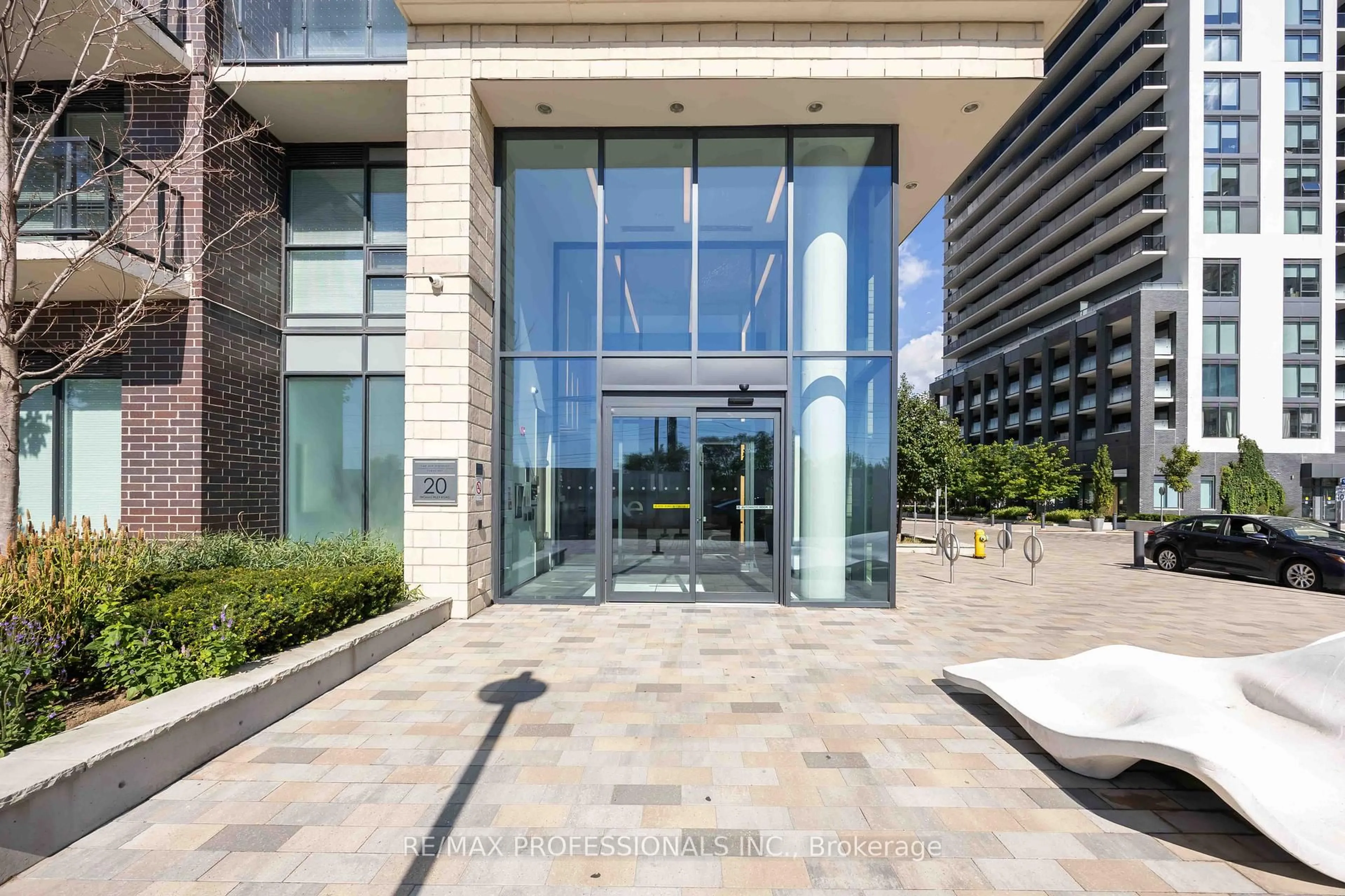 Indoor foyer for 20 Thomas Riley Rd #1310, Toronto Ontario M9B 1B1