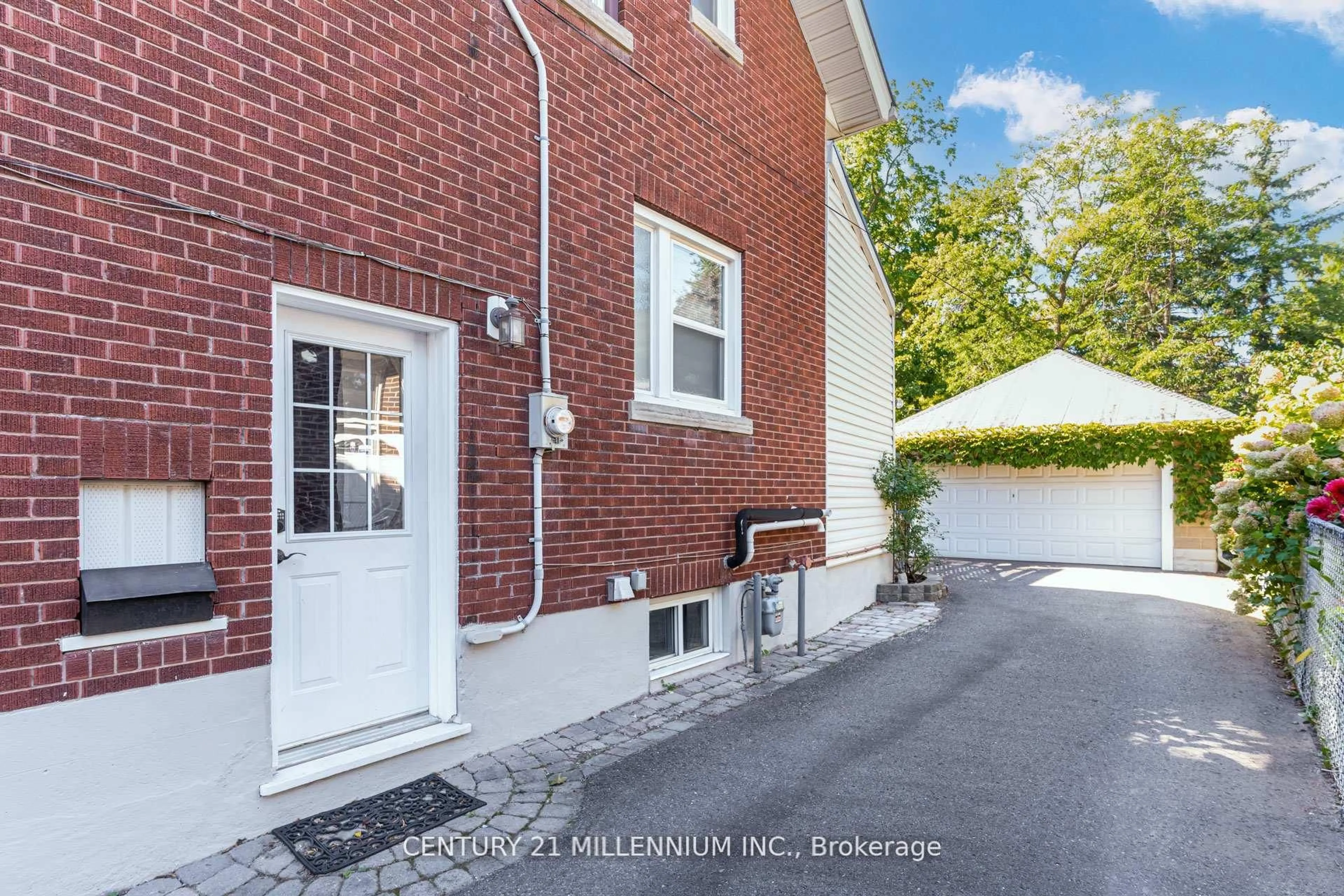 Home with brick exterior material, street for 30 Frederick St, Brampton Ontario L6Y 1G4