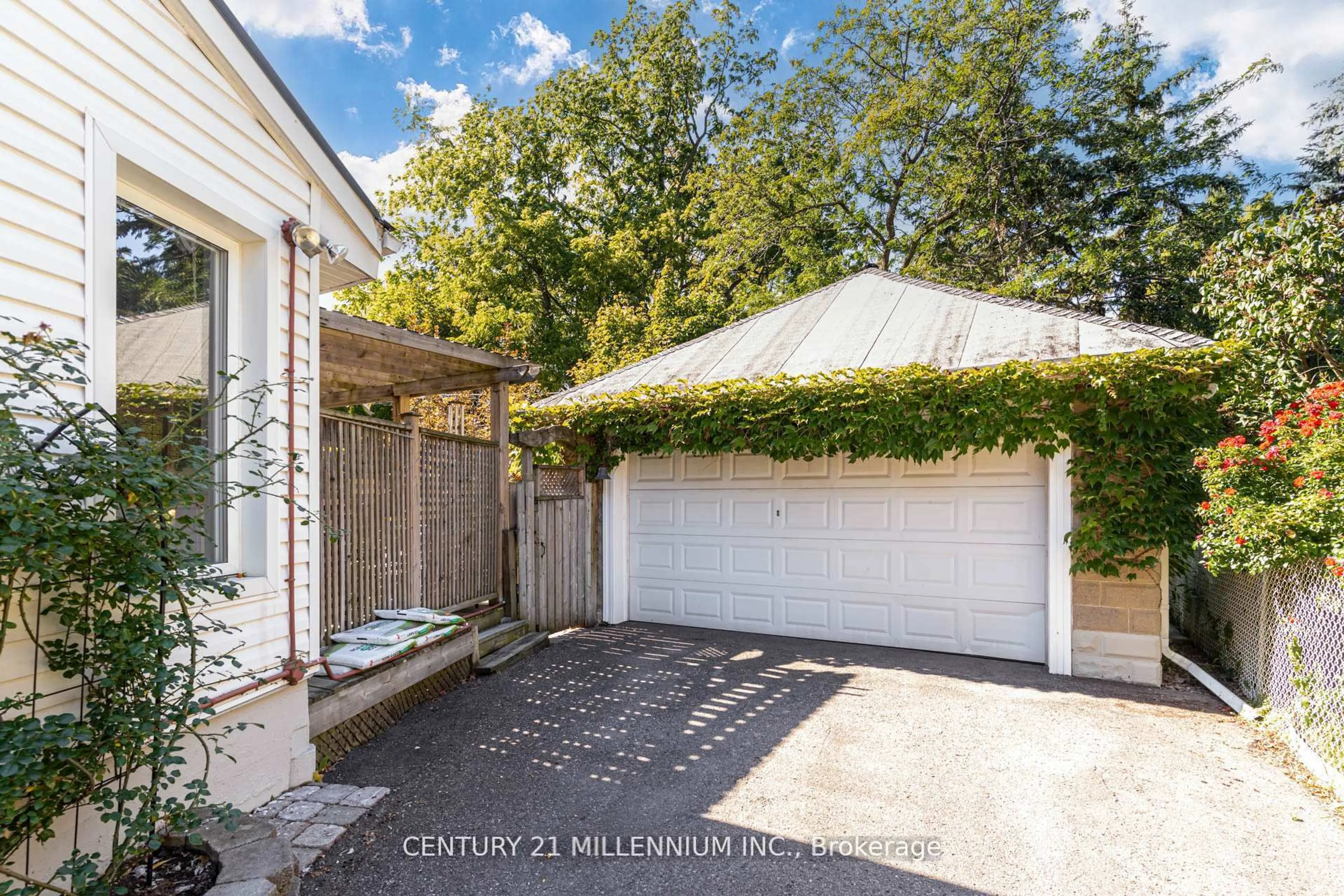 Unknown for 30 Frederick St, Brampton Ontario L6Y 1G4