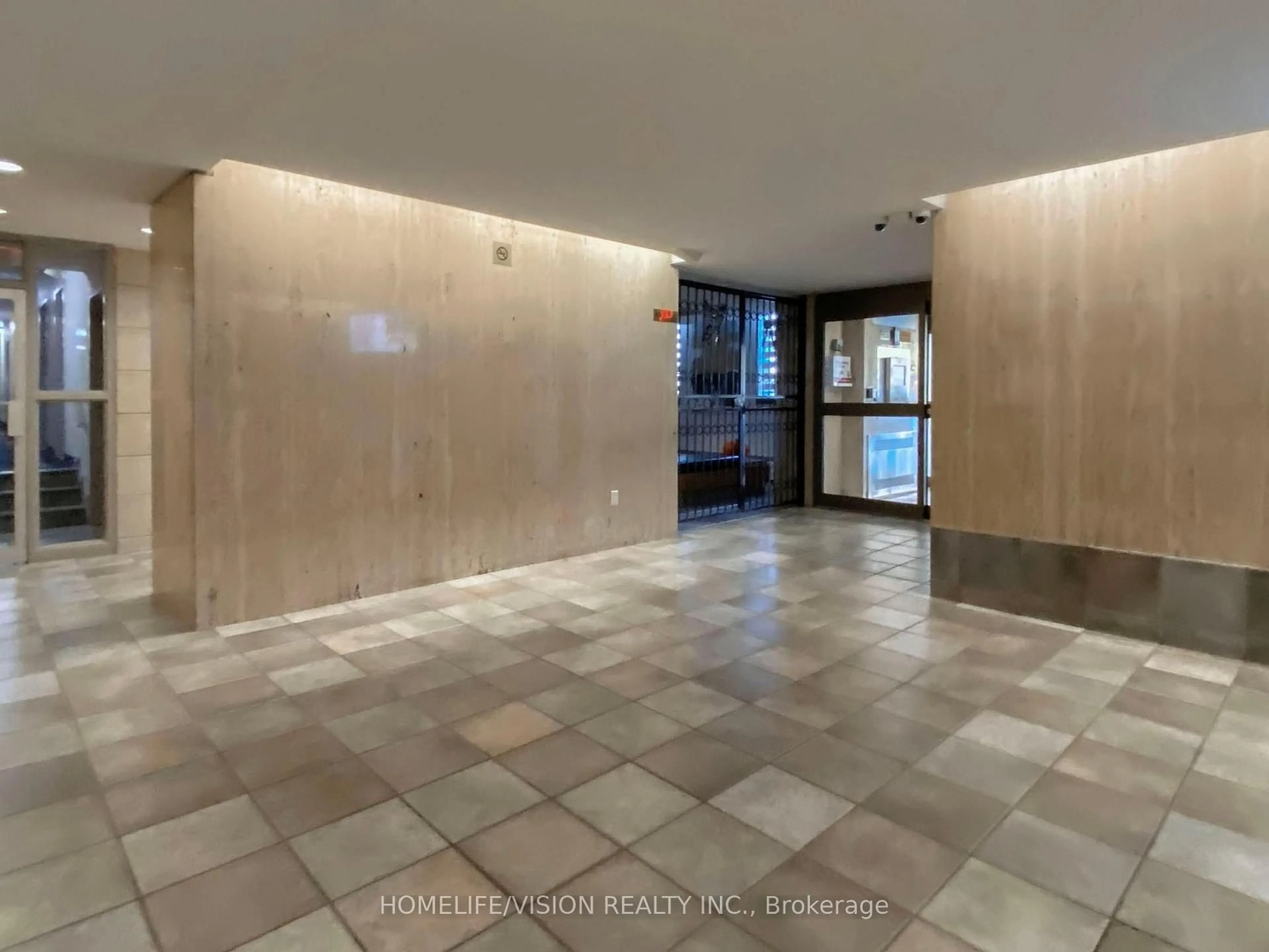 Indoor foyer for 9 Four Winds Dr #713, Toronto Ontario M3J 2T1