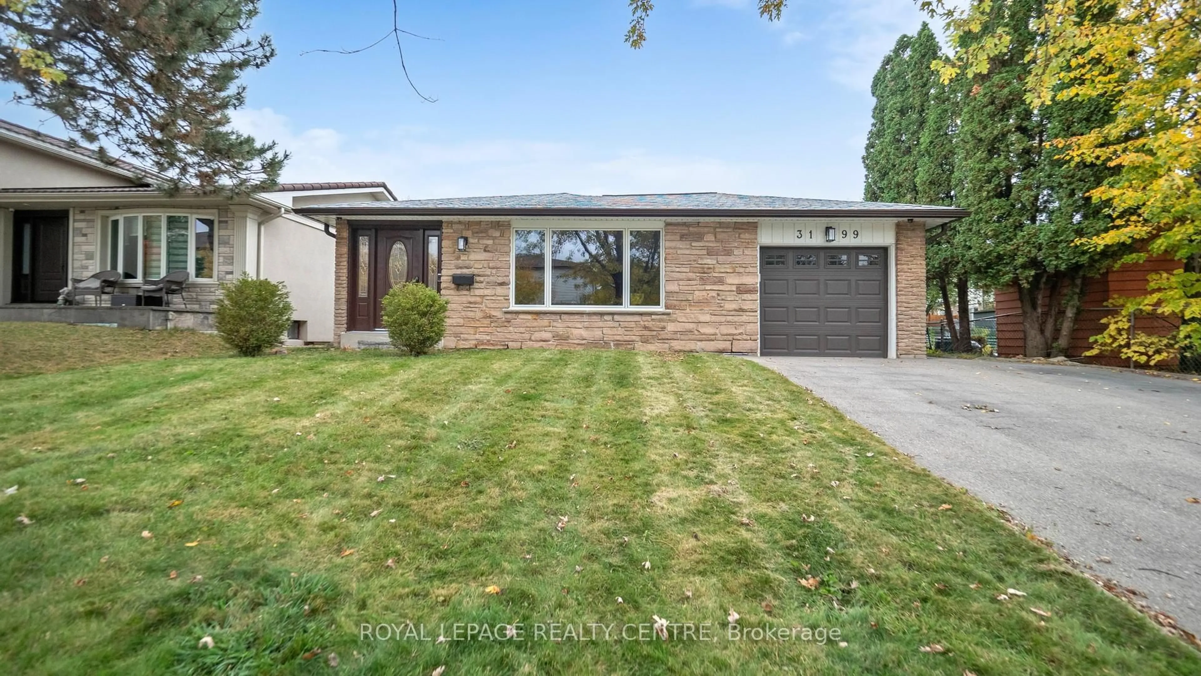 Home with brick exterior material, street for 3199 Rymal Rd, Mississauga Ontario L4Y 3B8