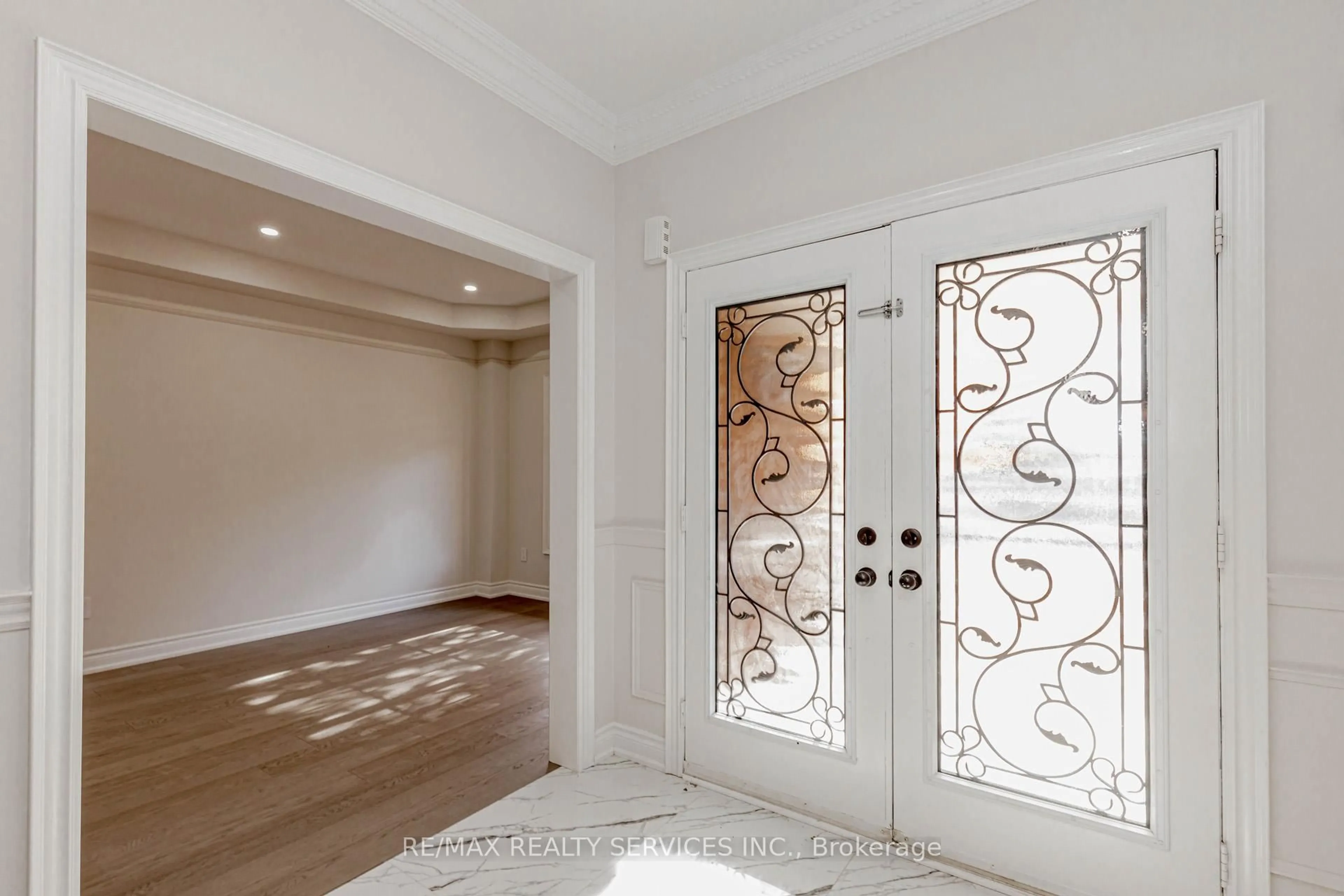 Indoor entryway for 50 Amboise Cres, Brampton Ontario L7A 3H2