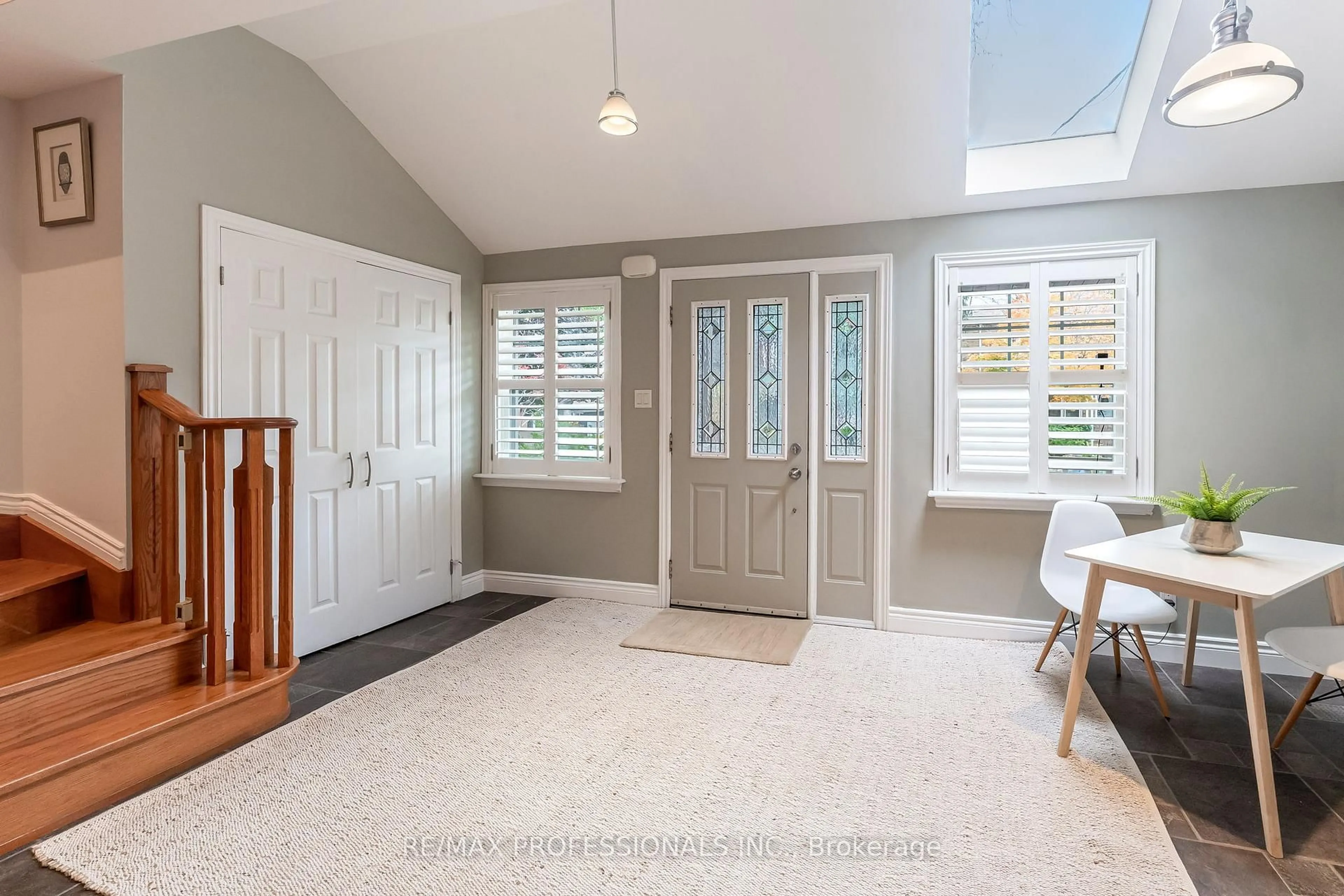 Indoor entryway for 37 Lavinia Ave, Toronto Ontario M6S 3H9