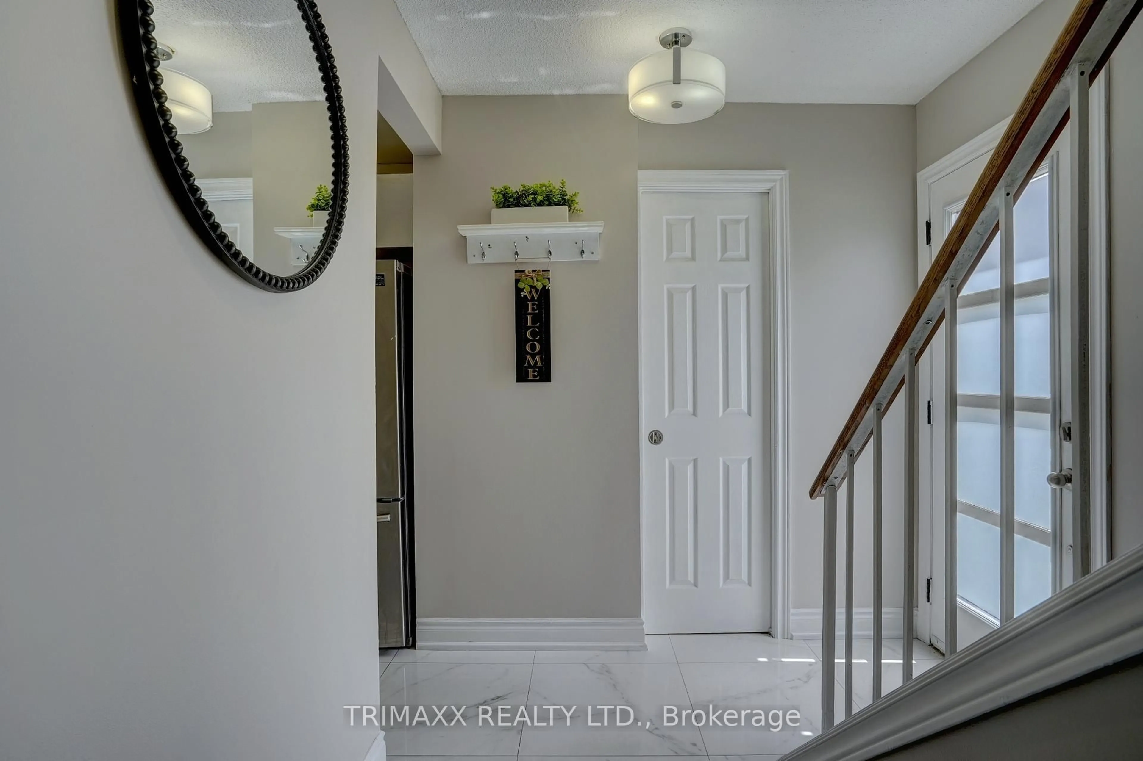 Indoor entryway for 13 Havendale Ct Crt, Brampton Ontario L6S 2B5