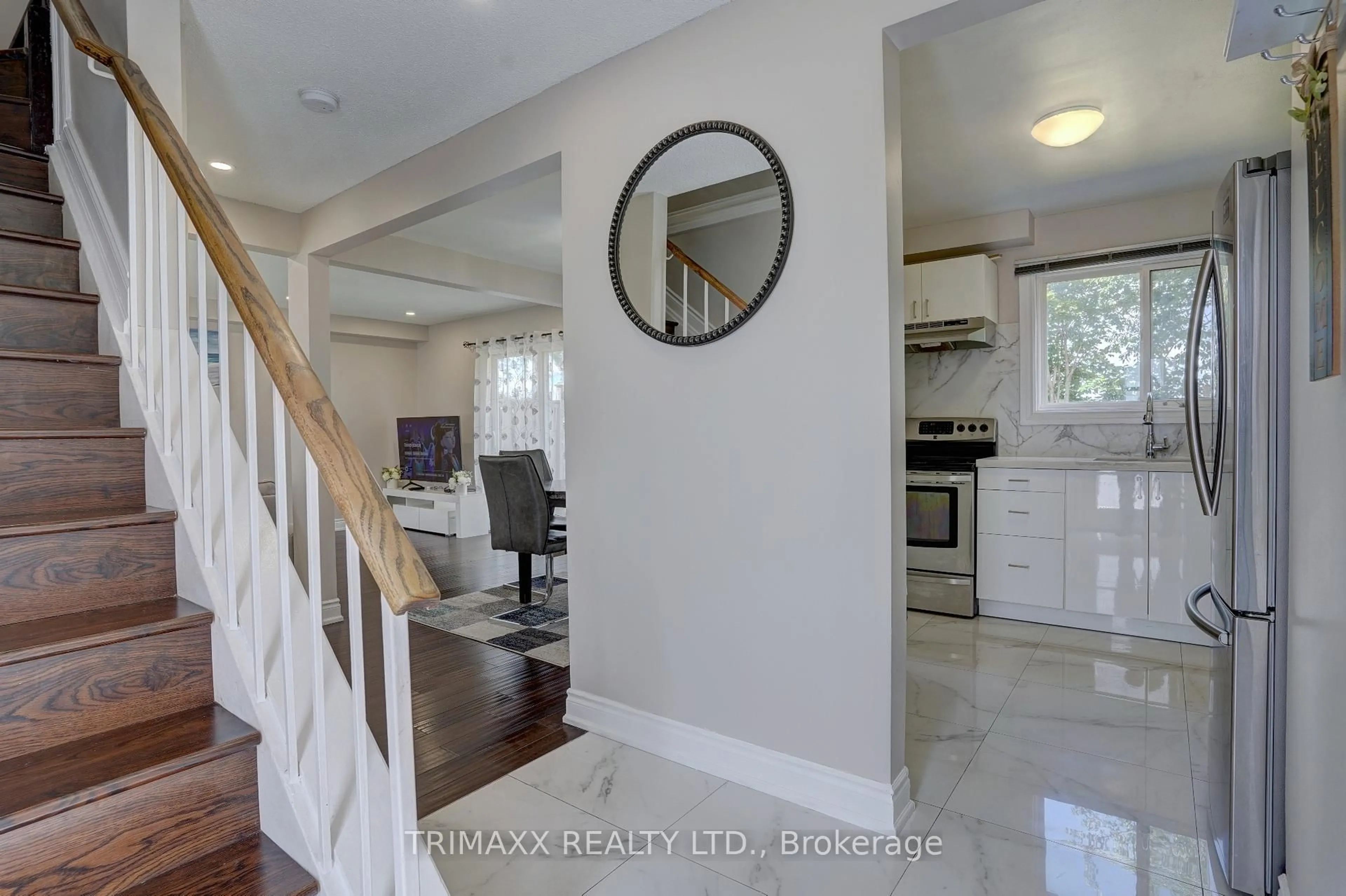 Indoor entryway for 13 Havendale Ct Crt, Brampton Ontario L6S 2B5