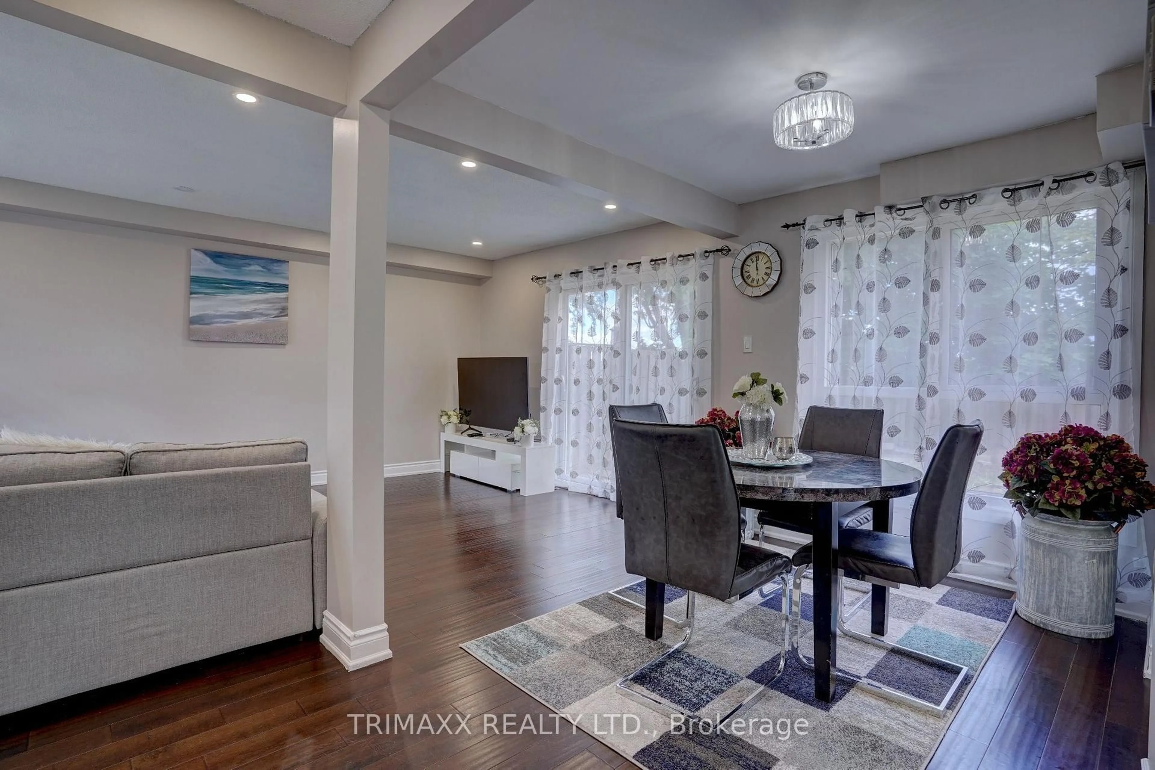 Living room with furniture, unknown for 13 Havendale Ct Crt, Brampton Ontario L6S 2B5