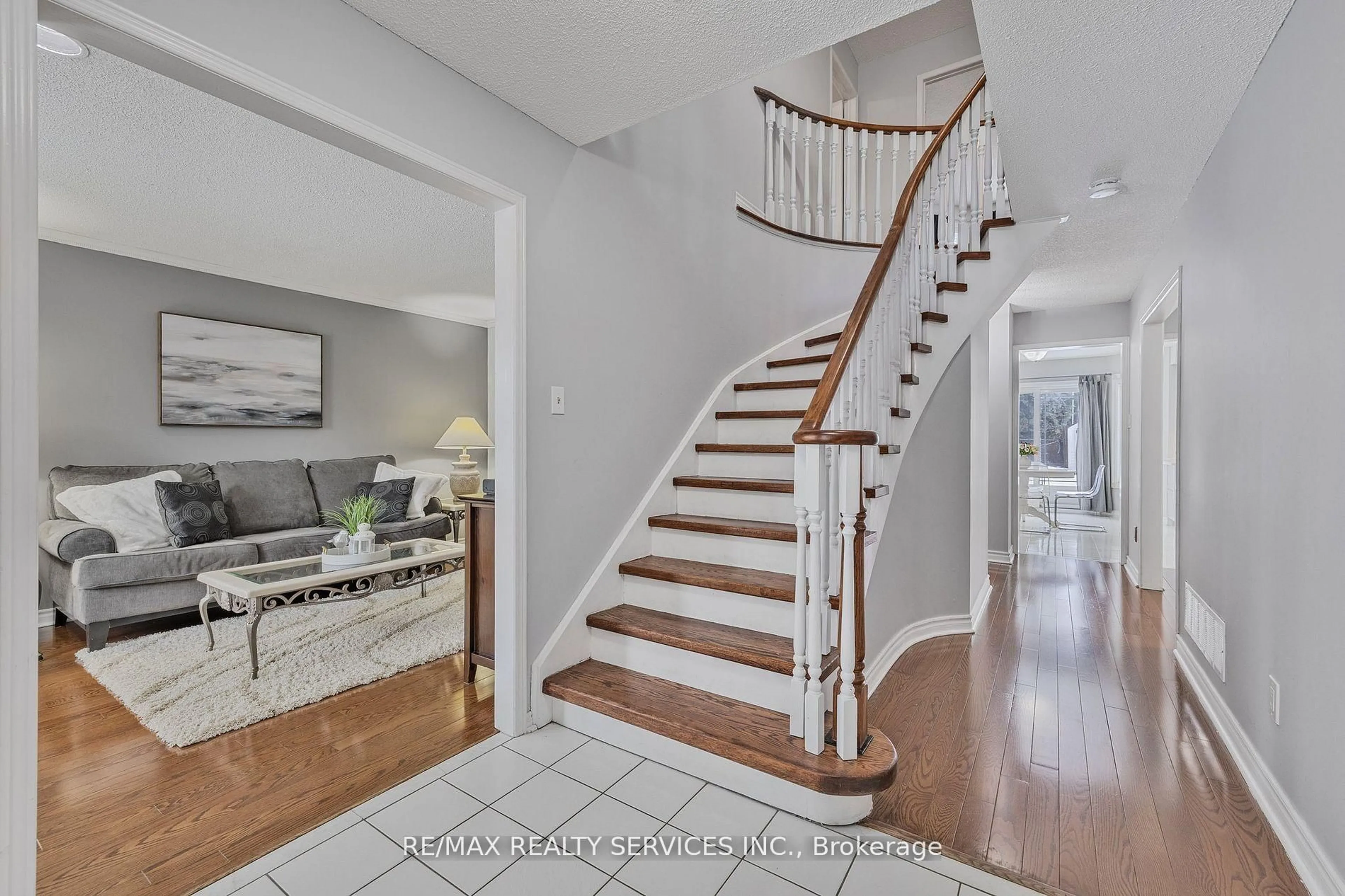 Stairs for 24 Royal Valley Dr, Caledon Ontario L7C 1B2