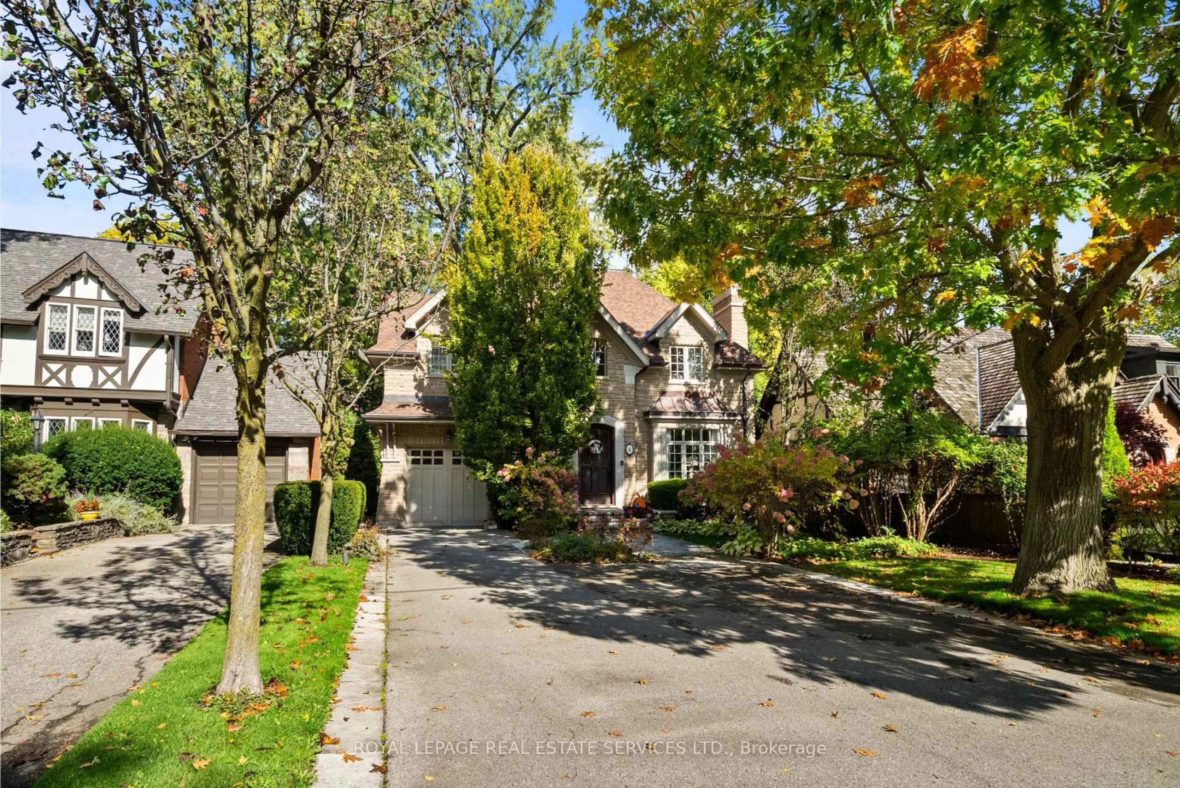 Unknown for 4 Reigate Rd, Toronto Ontario M9A 2Y2