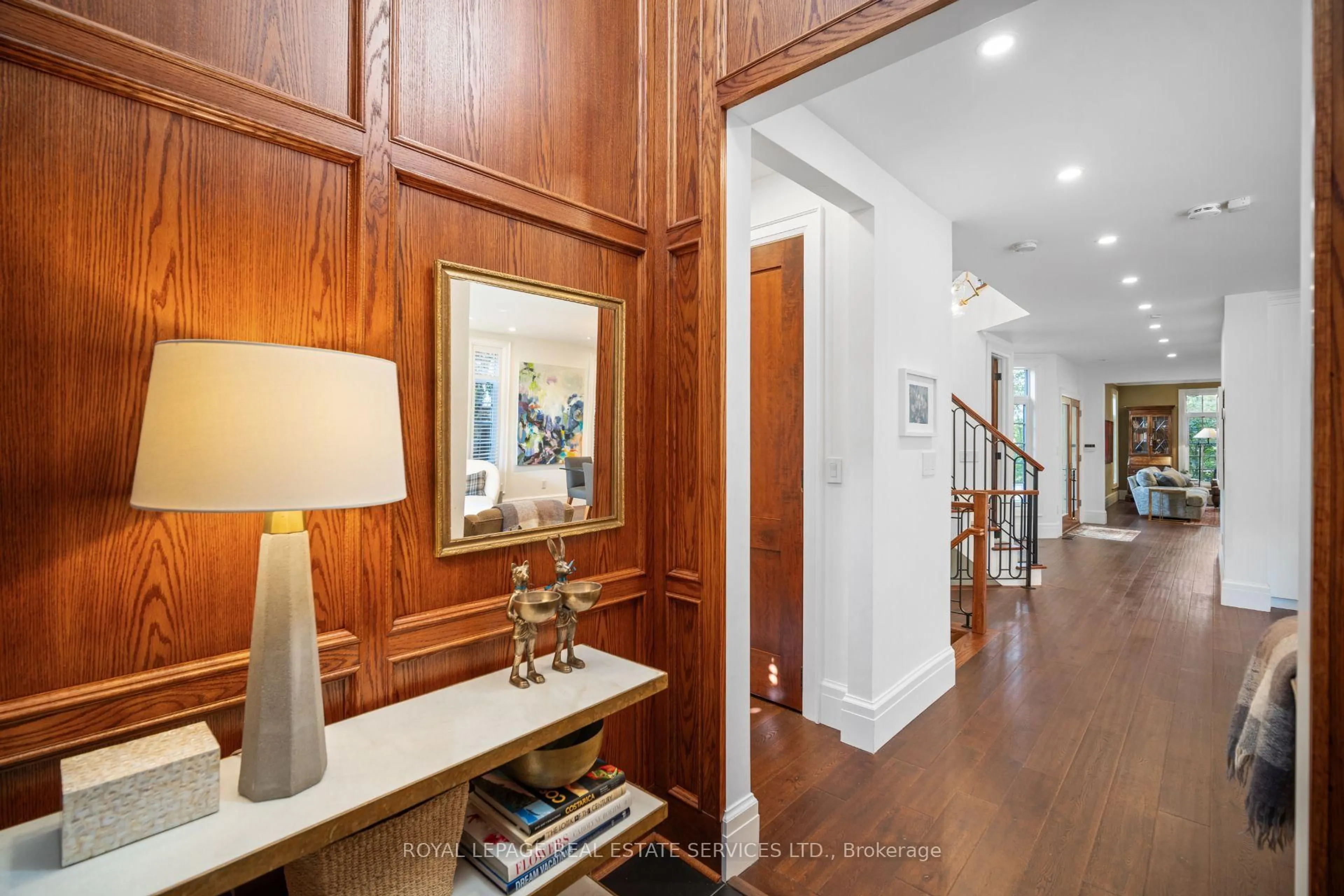 Indoor foyer for 4 Reigate Rd, Toronto Ontario M9A 2Y2