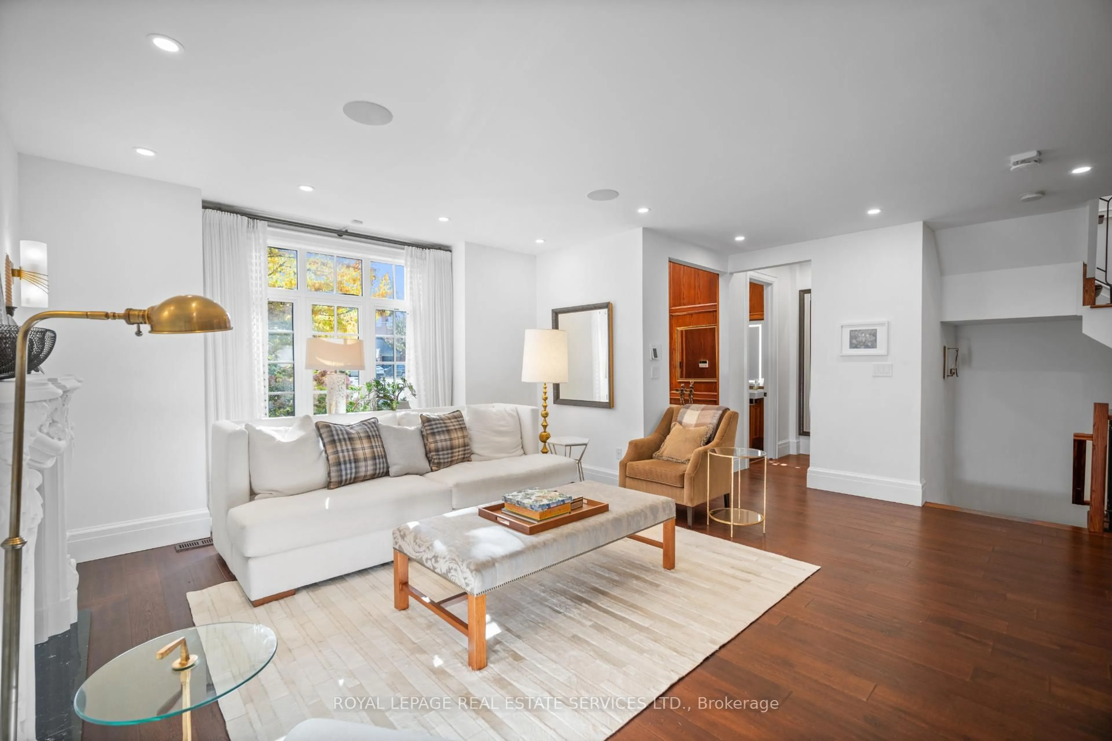 Living room with furniture, unknown for 4 Reigate Rd, Toronto Ontario M9A 2Y2